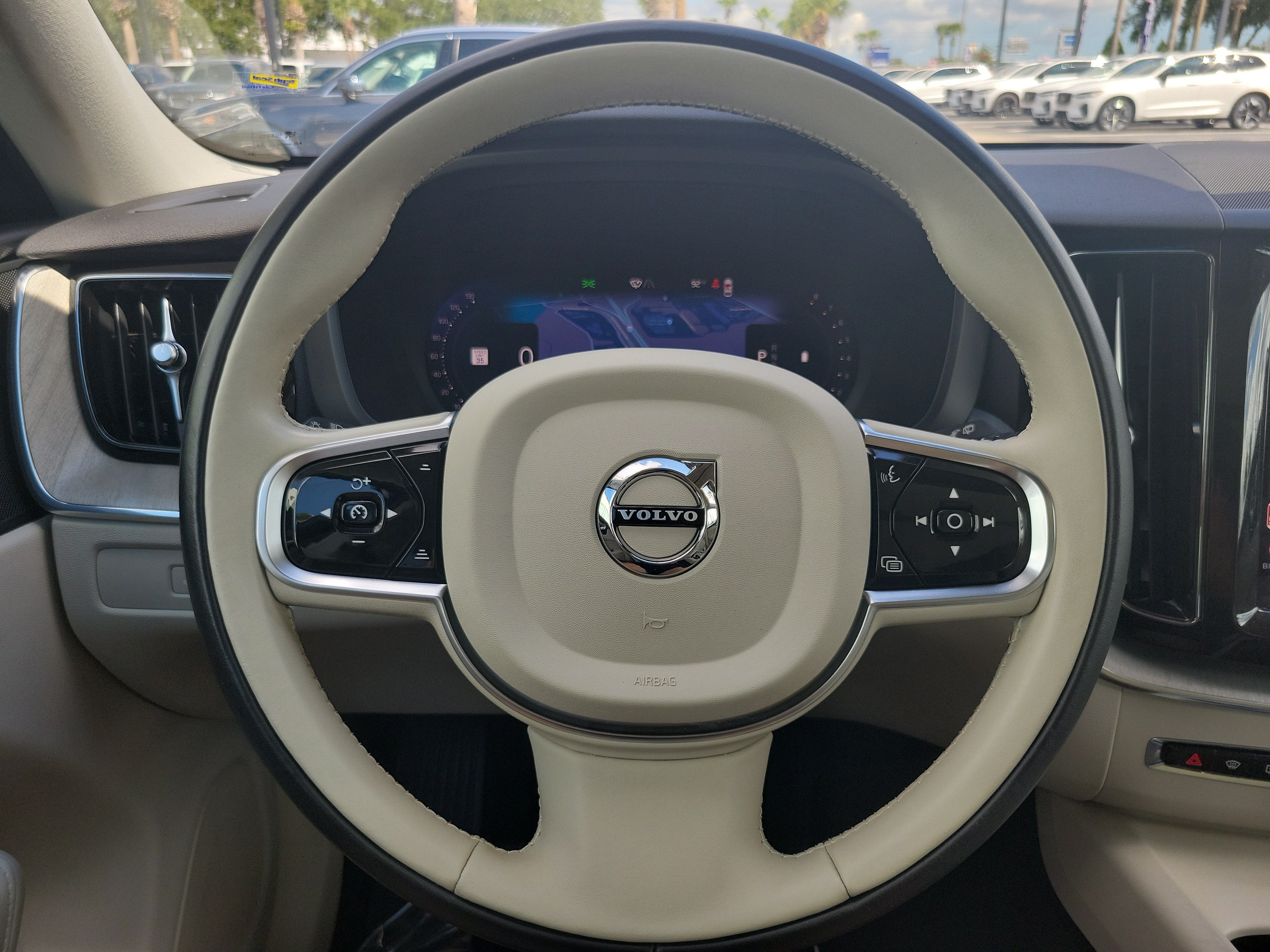 2024 Volvo XC60 Plus Dark Theme