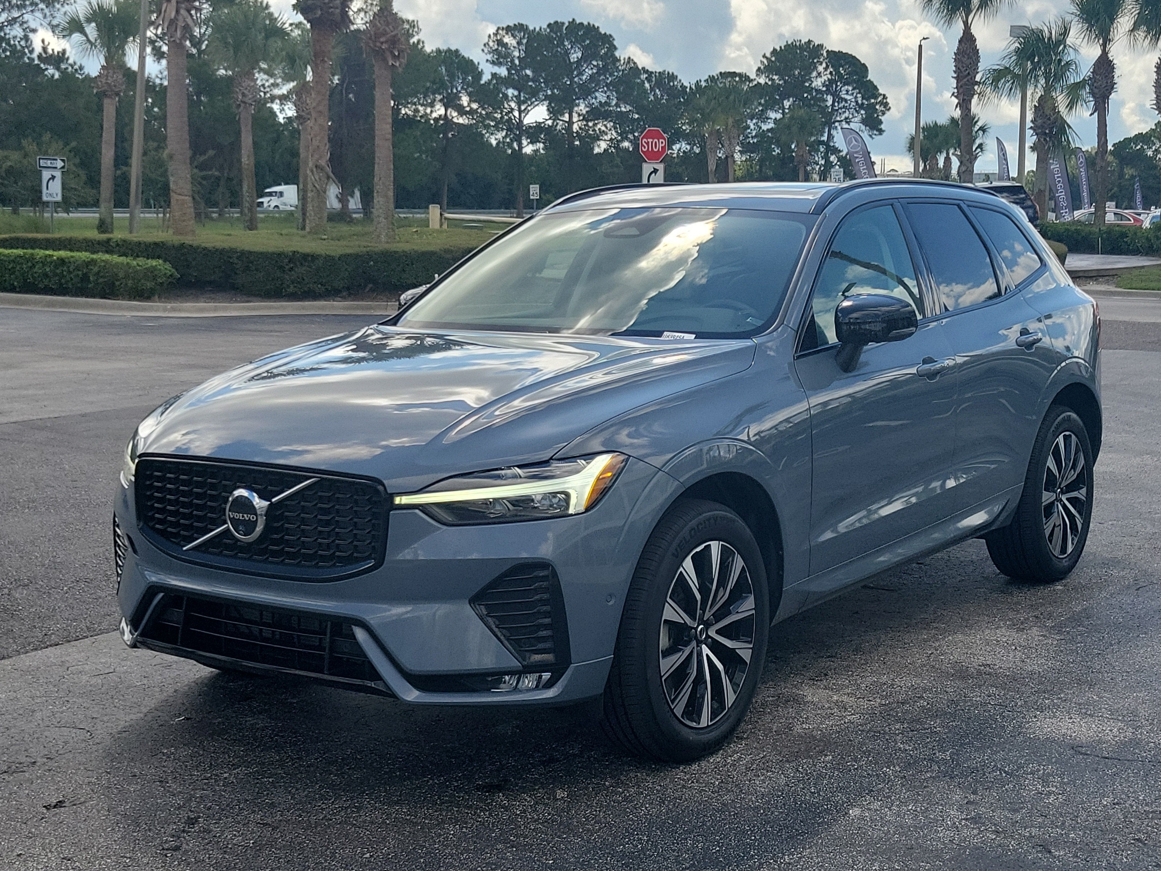 2024 Volvo XC60 Plus Dark Theme