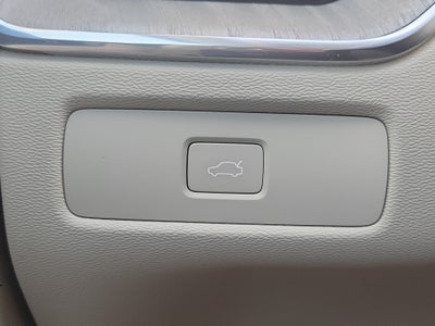 2024 Volvo XC60 Plus Dark Theme