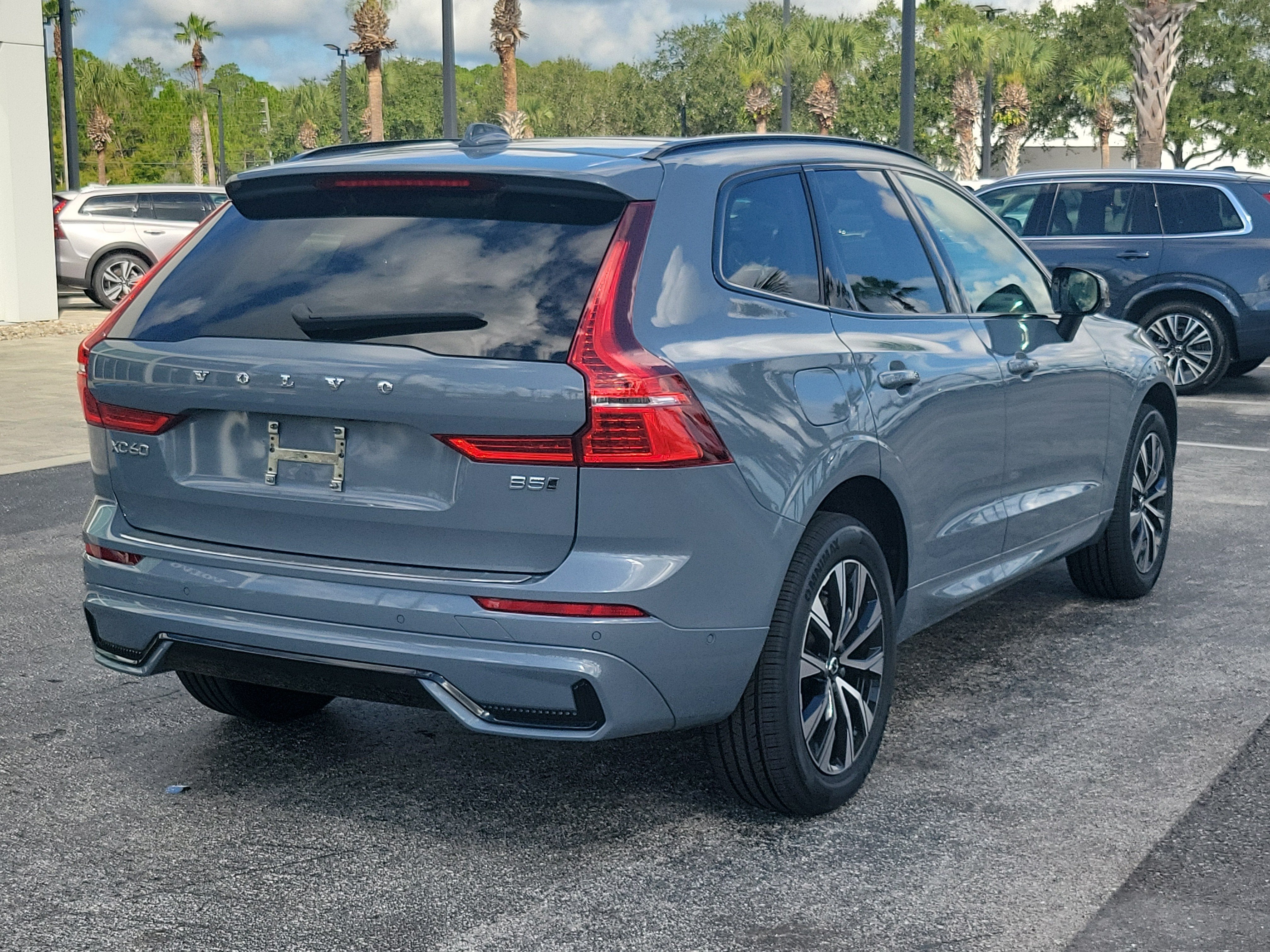 2024 Volvo XC60 Plus Dark Theme