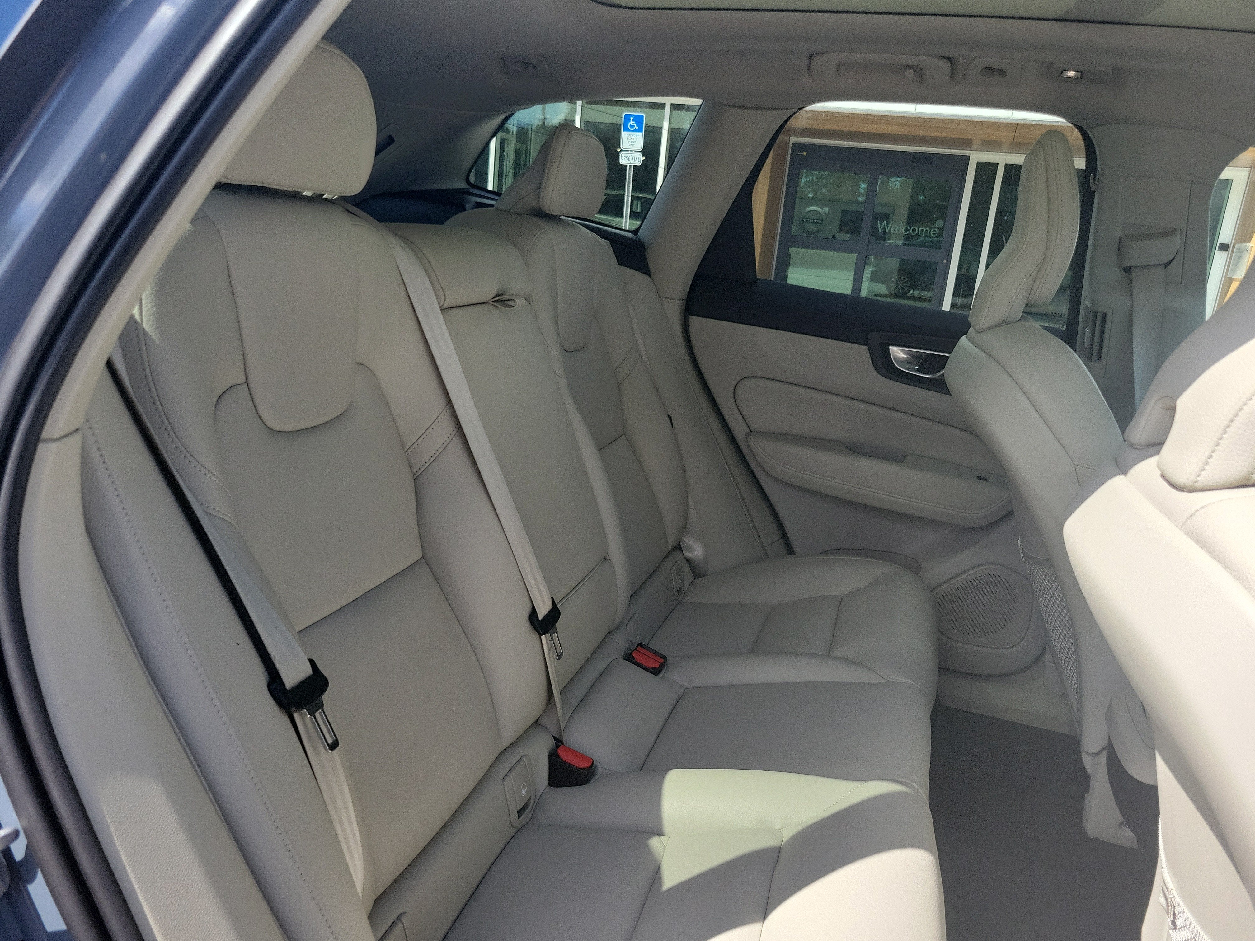 2024 Volvo XC60 Plus Dark Theme