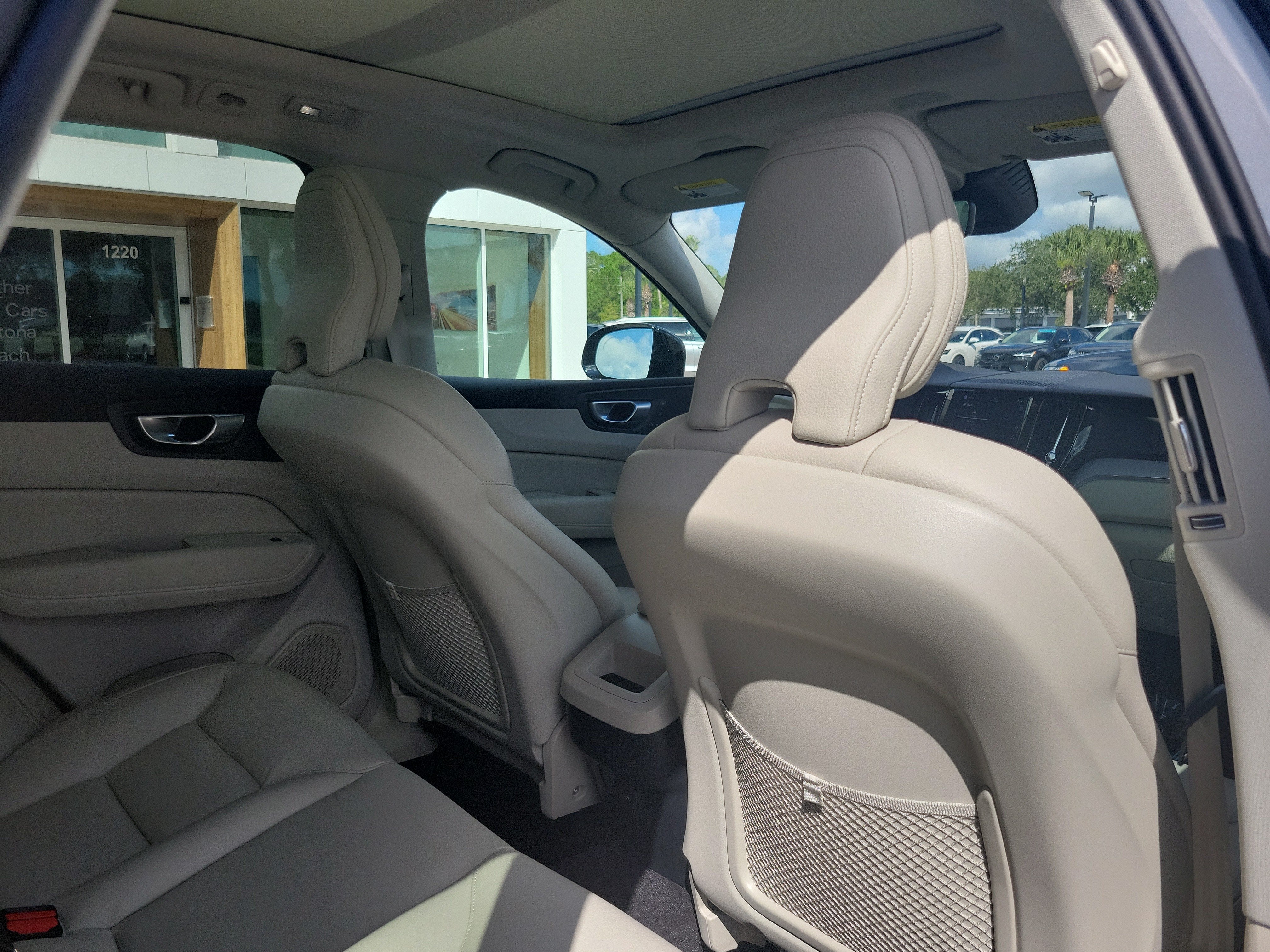 2024 Volvo XC60 Plus Dark Theme
