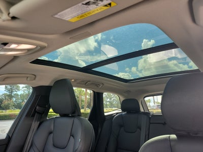 2024 Volvo XC60 Plus Dark Theme