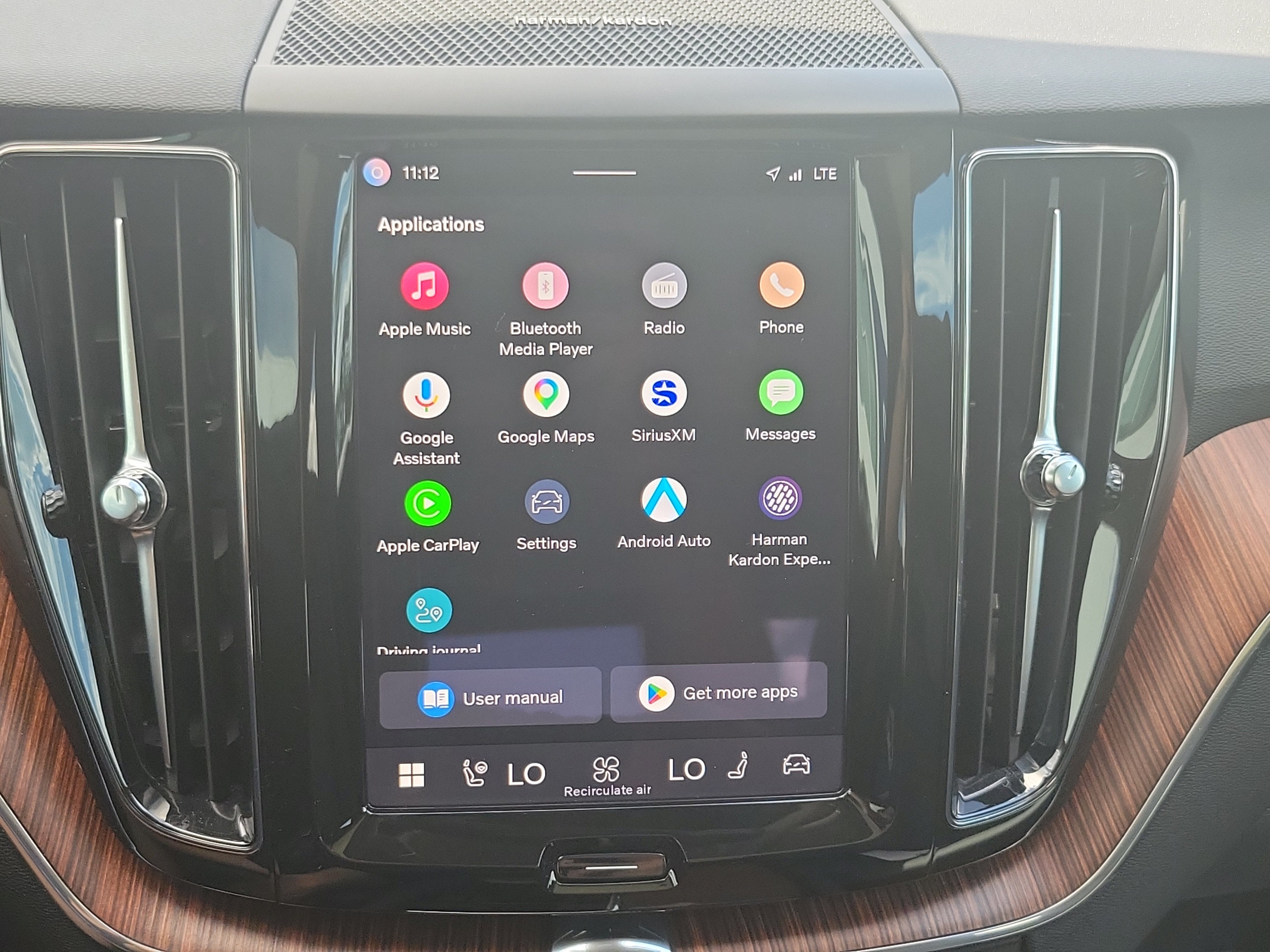 2024 Volvo XC60 Plus Dark Theme