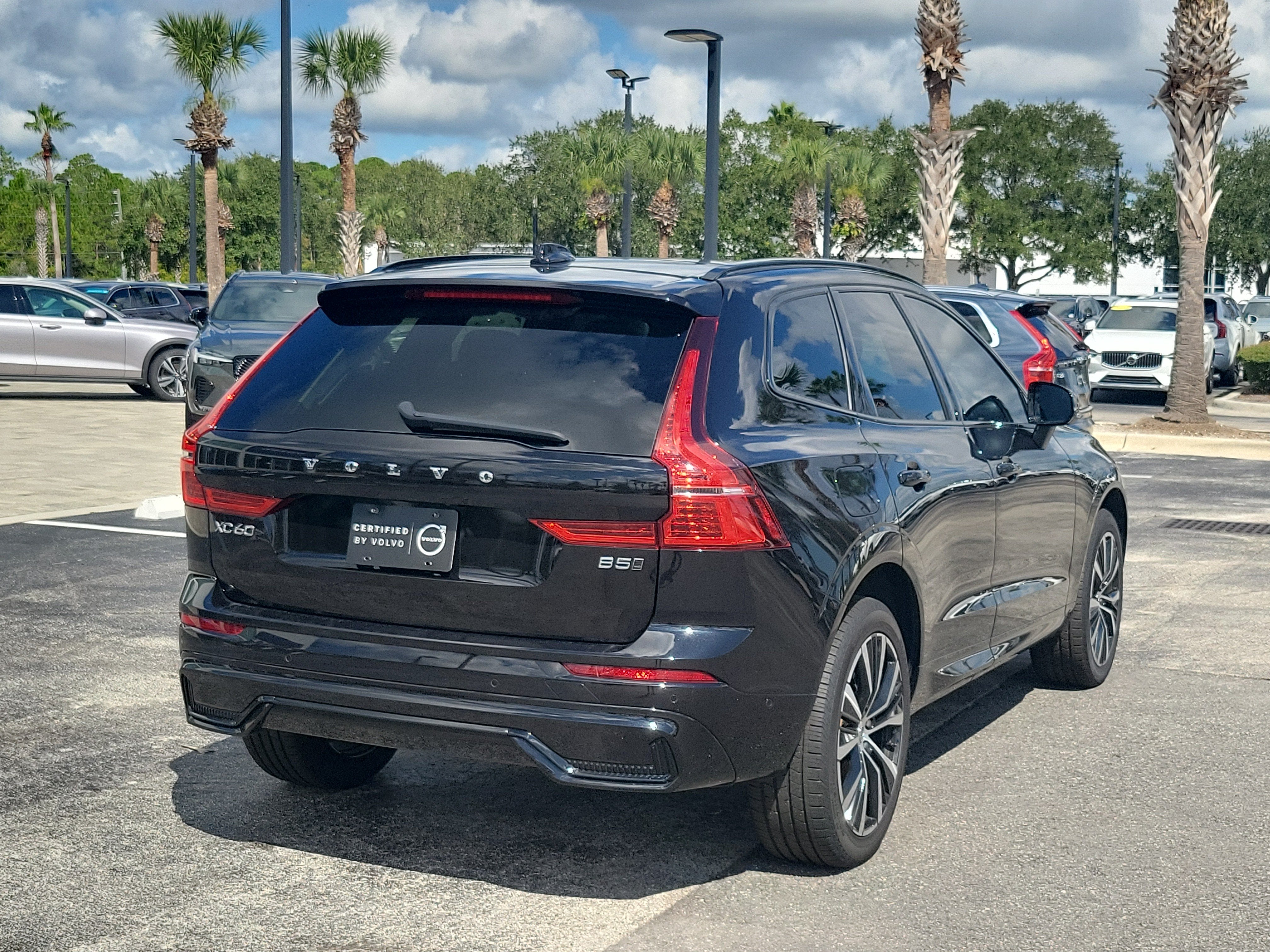 2024 Volvo XC60 Plus Dark Theme