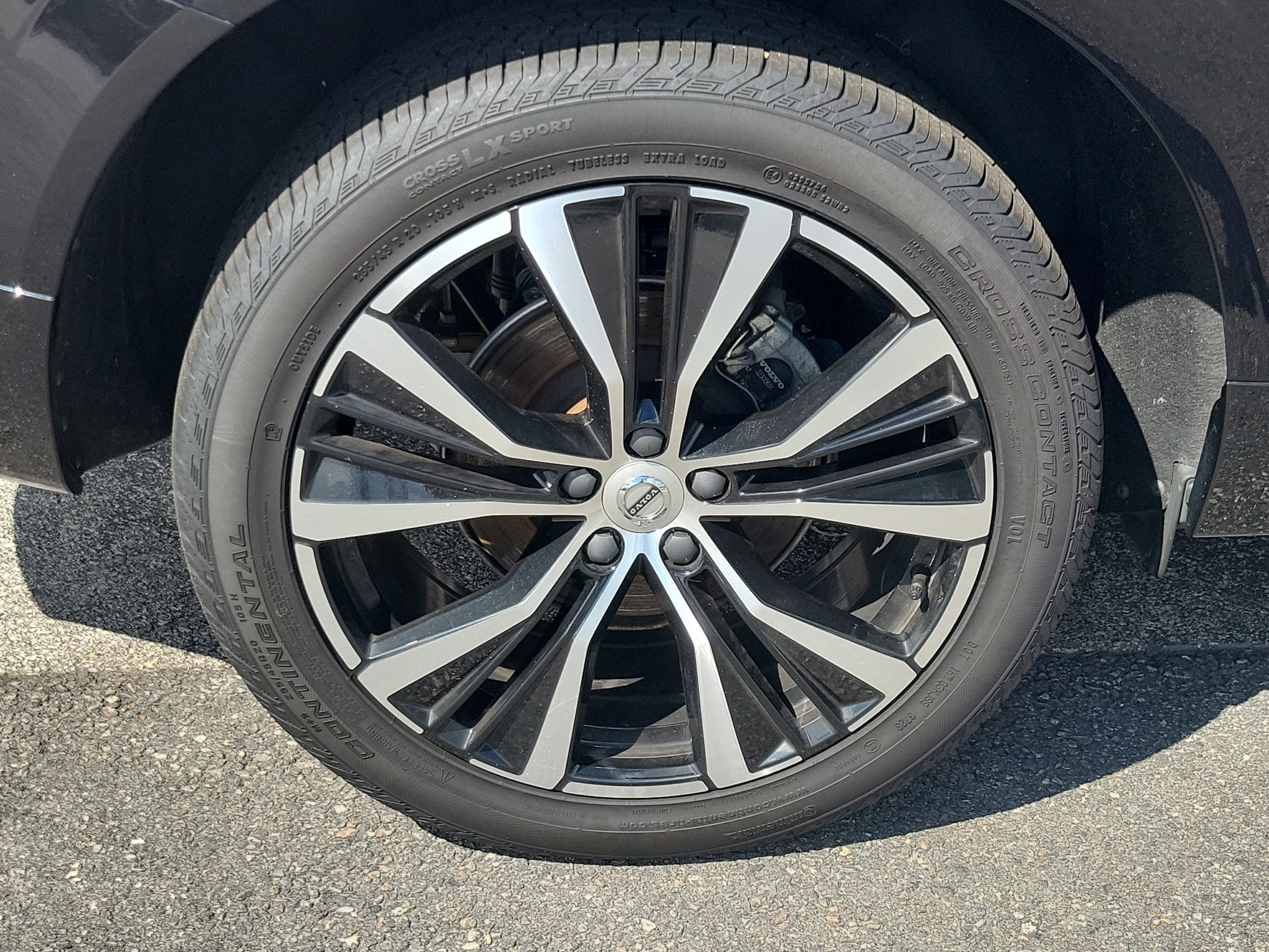 2024 Volvo XC60 Plus Dark Theme