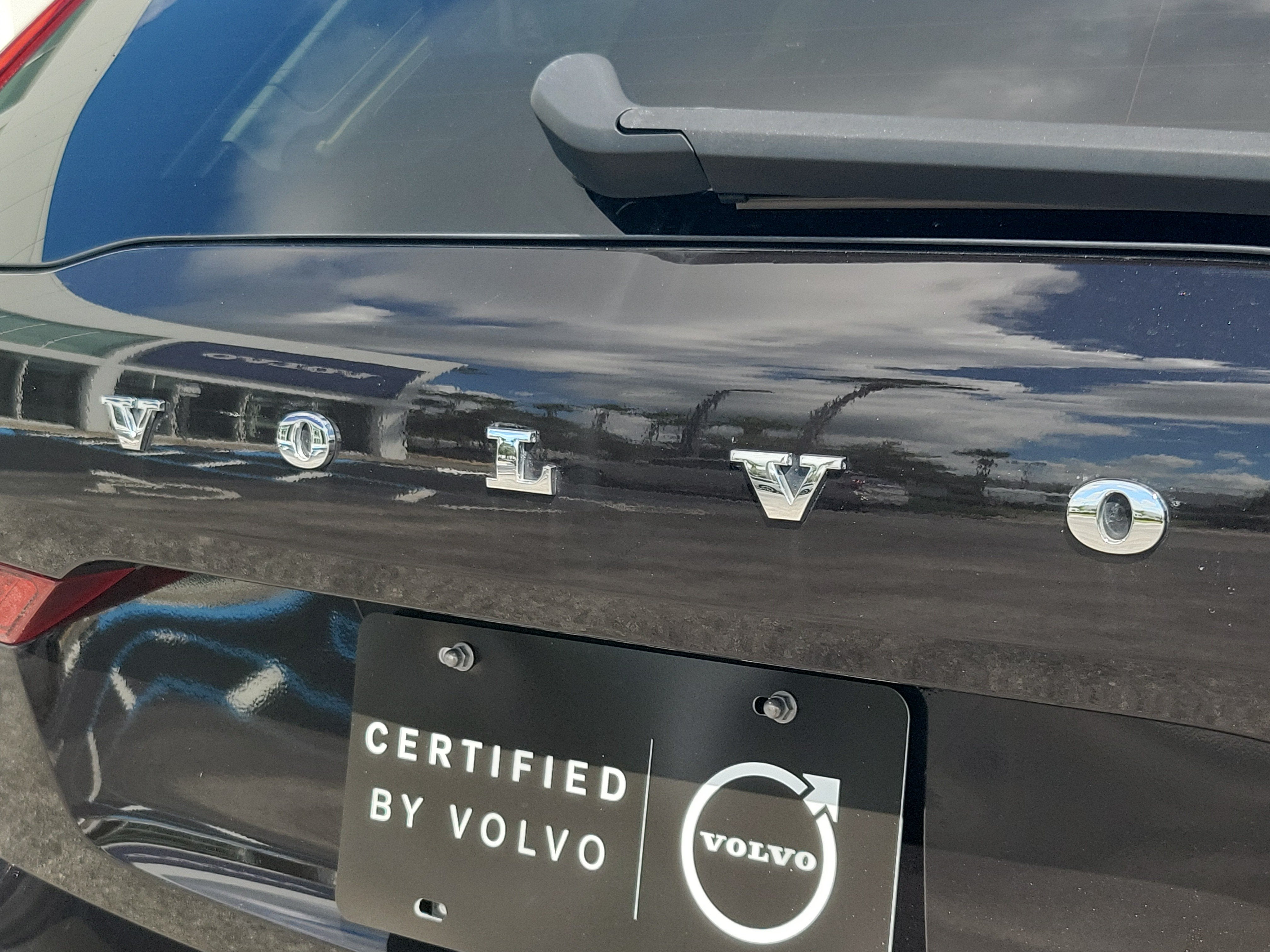 2024 Volvo XC60 Plus Dark Theme