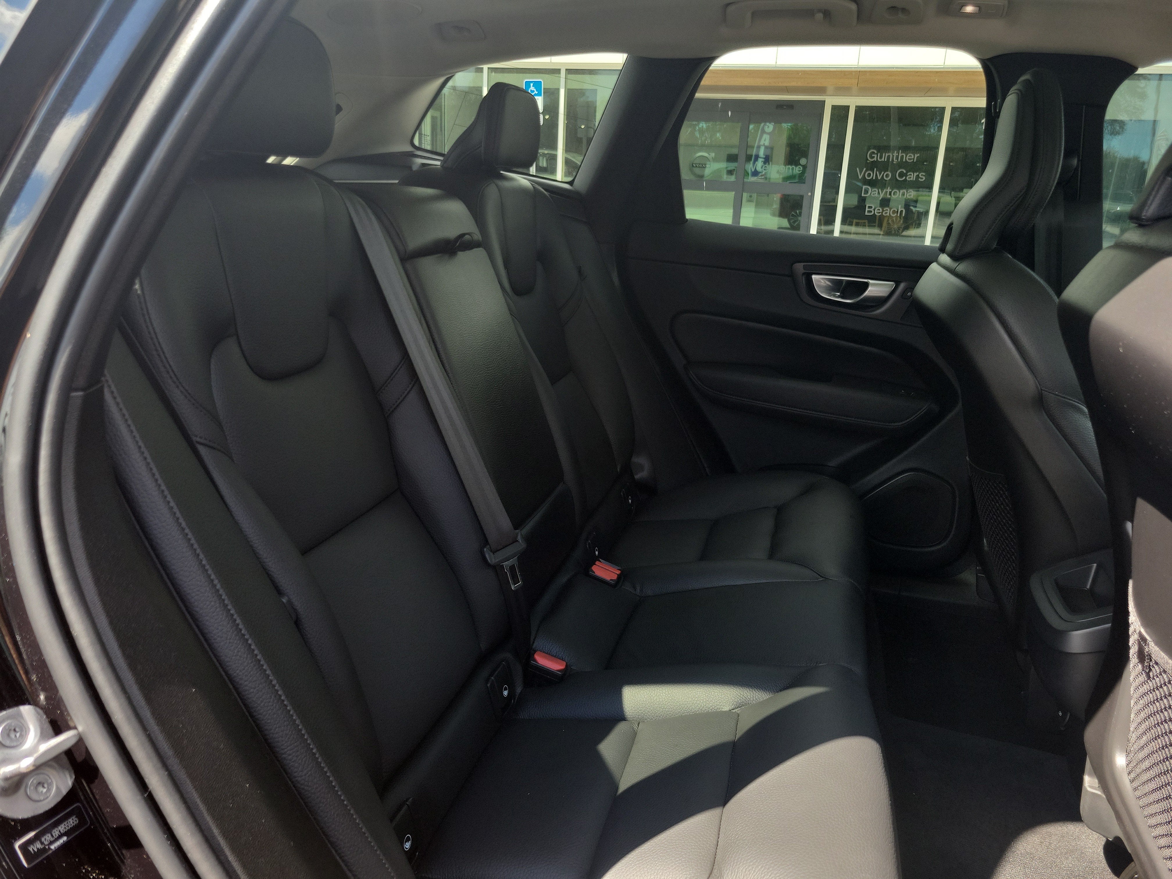 2024 Volvo XC60 Plus Dark Theme