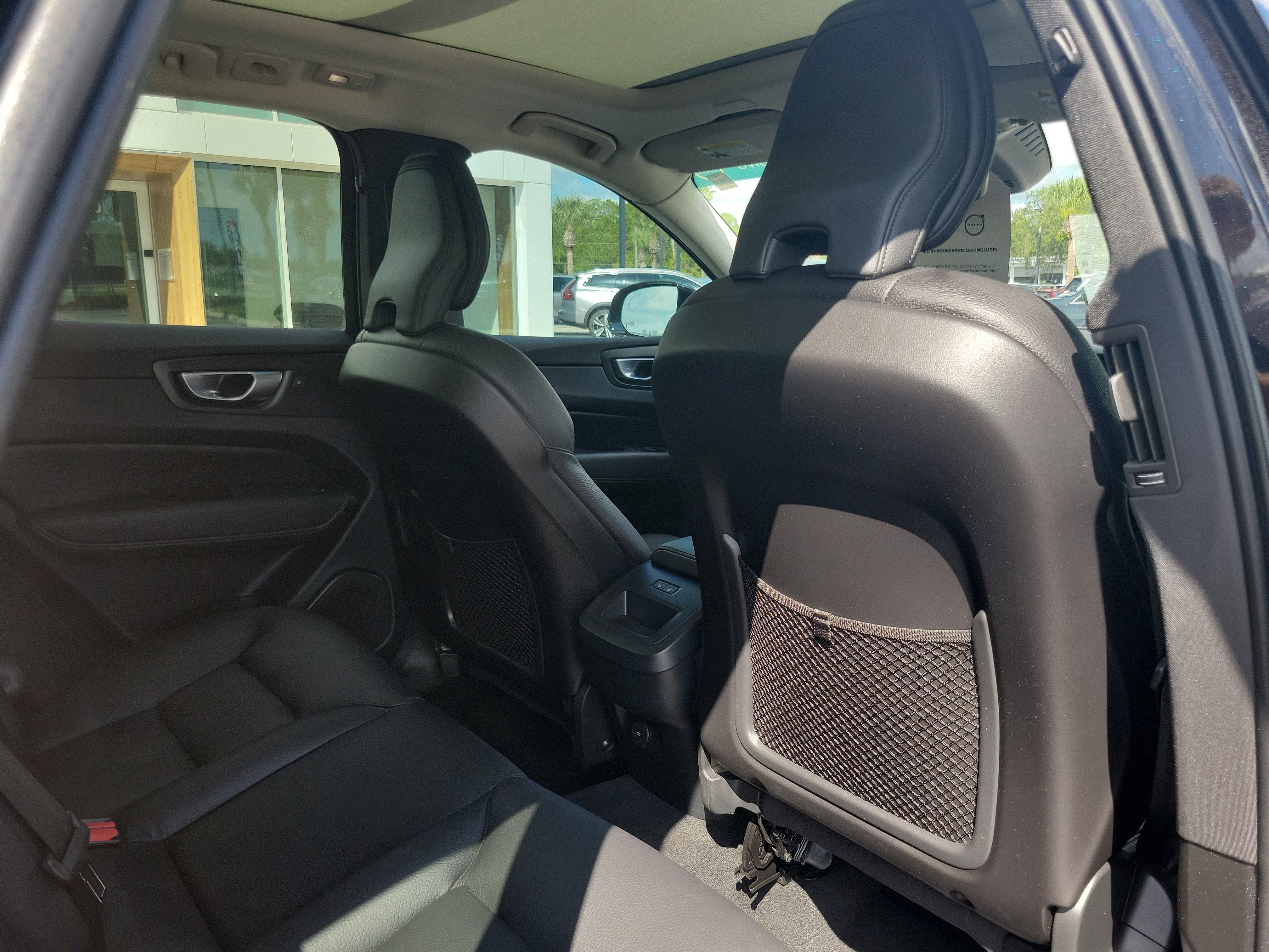 2024 Volvo XC60 Plus Dark Theme