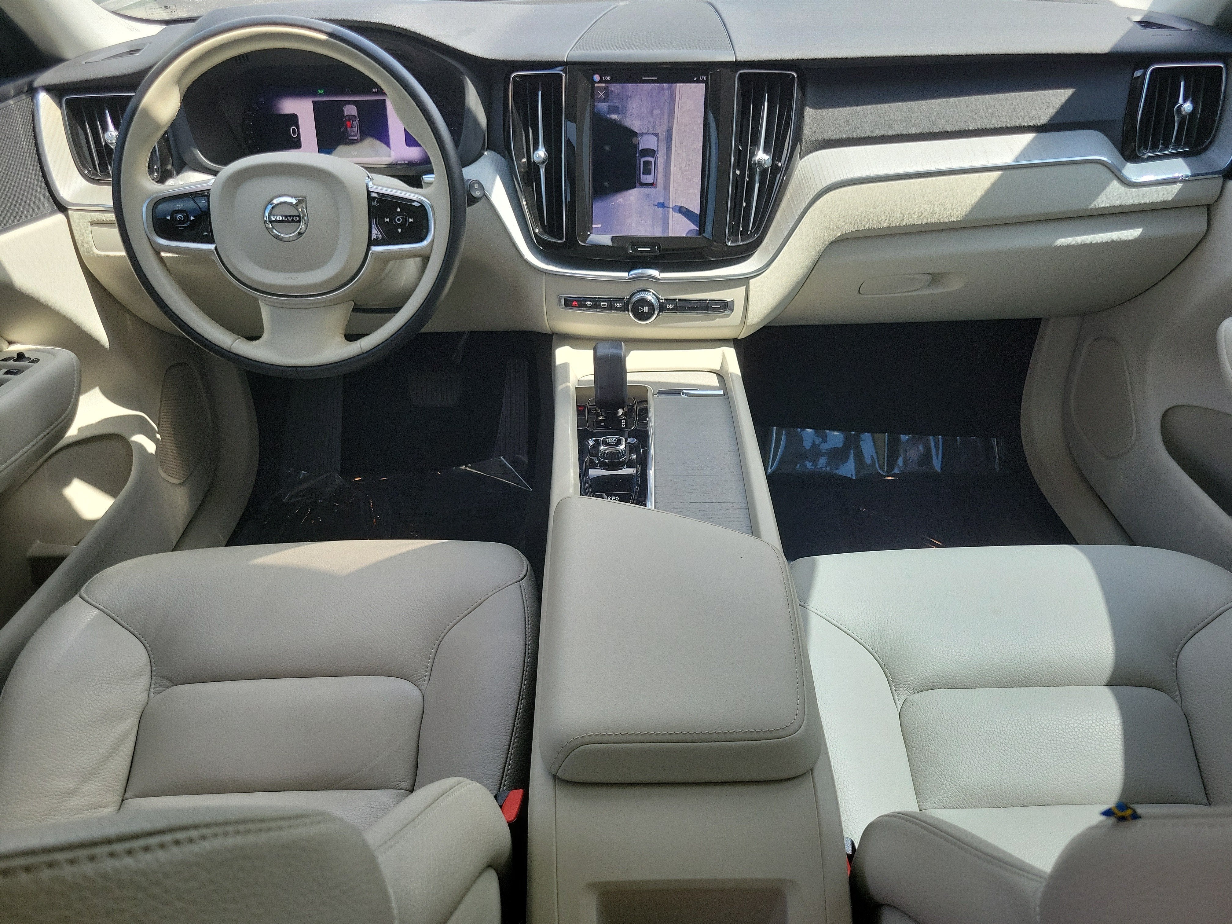 2024 Volvo XC60 Plus Dark Theme