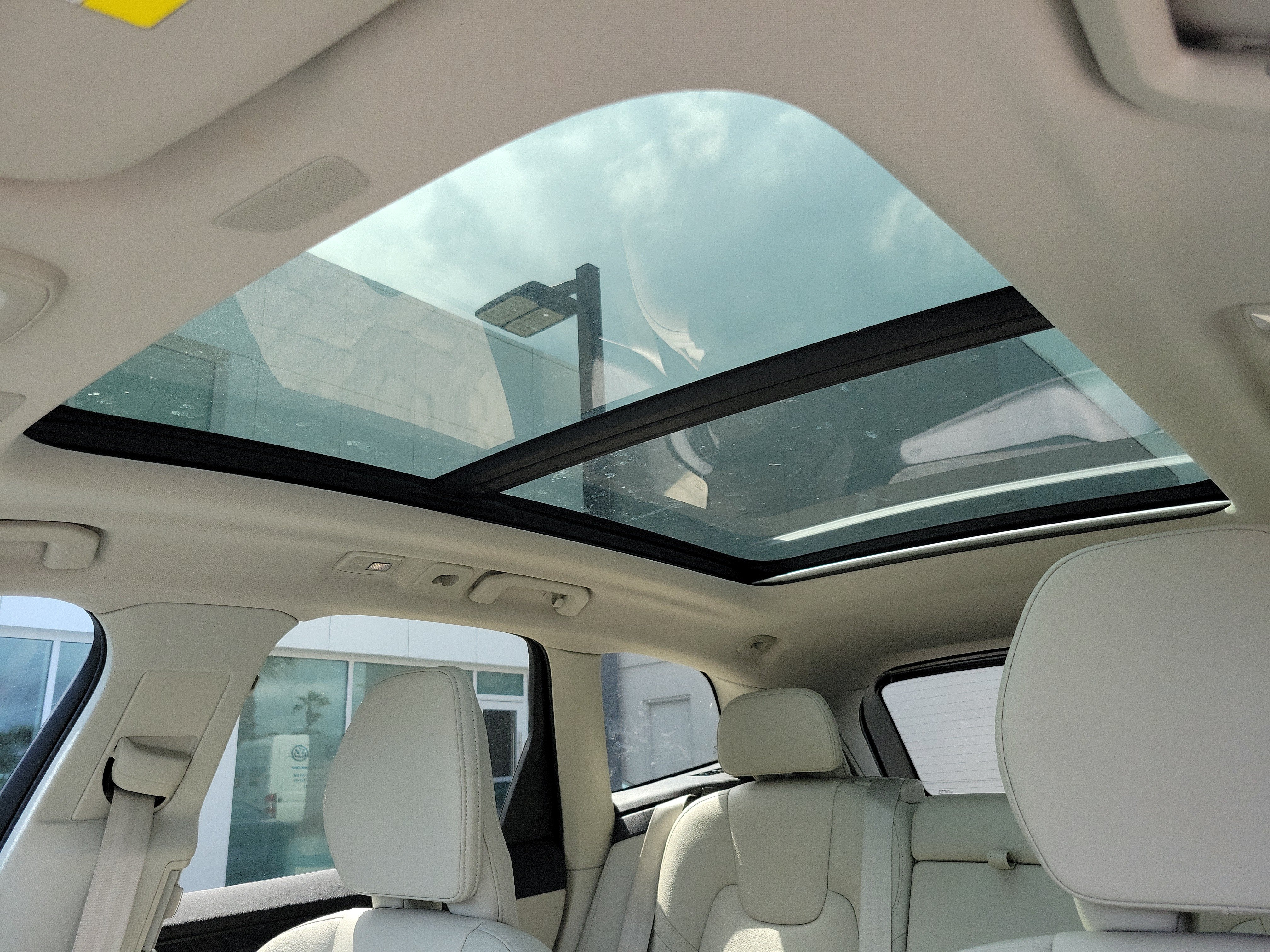 2024 Volvo XC60 Plus Dark Theme