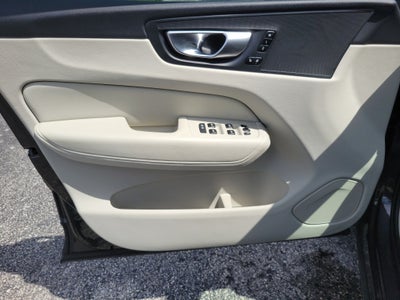 2024 Volvo XC60 Plus Dark Theme