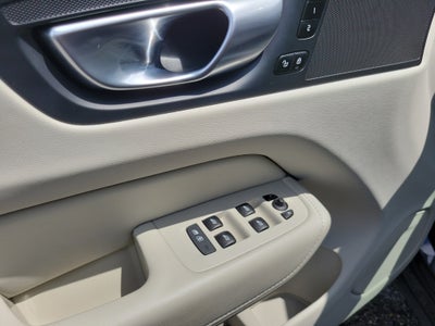 2024 Volvo XC60 Plus Dark Theme