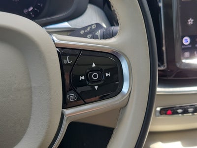 2024 Volvo XC60 Plus Dark Theme