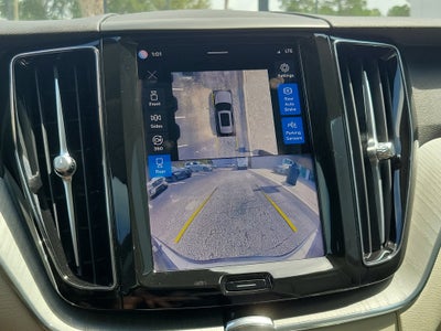 2024 Volvo XC60 Plus Dark Theme
