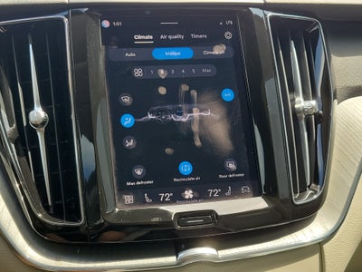 2024 Volvo XC60 Plus Dark Theme