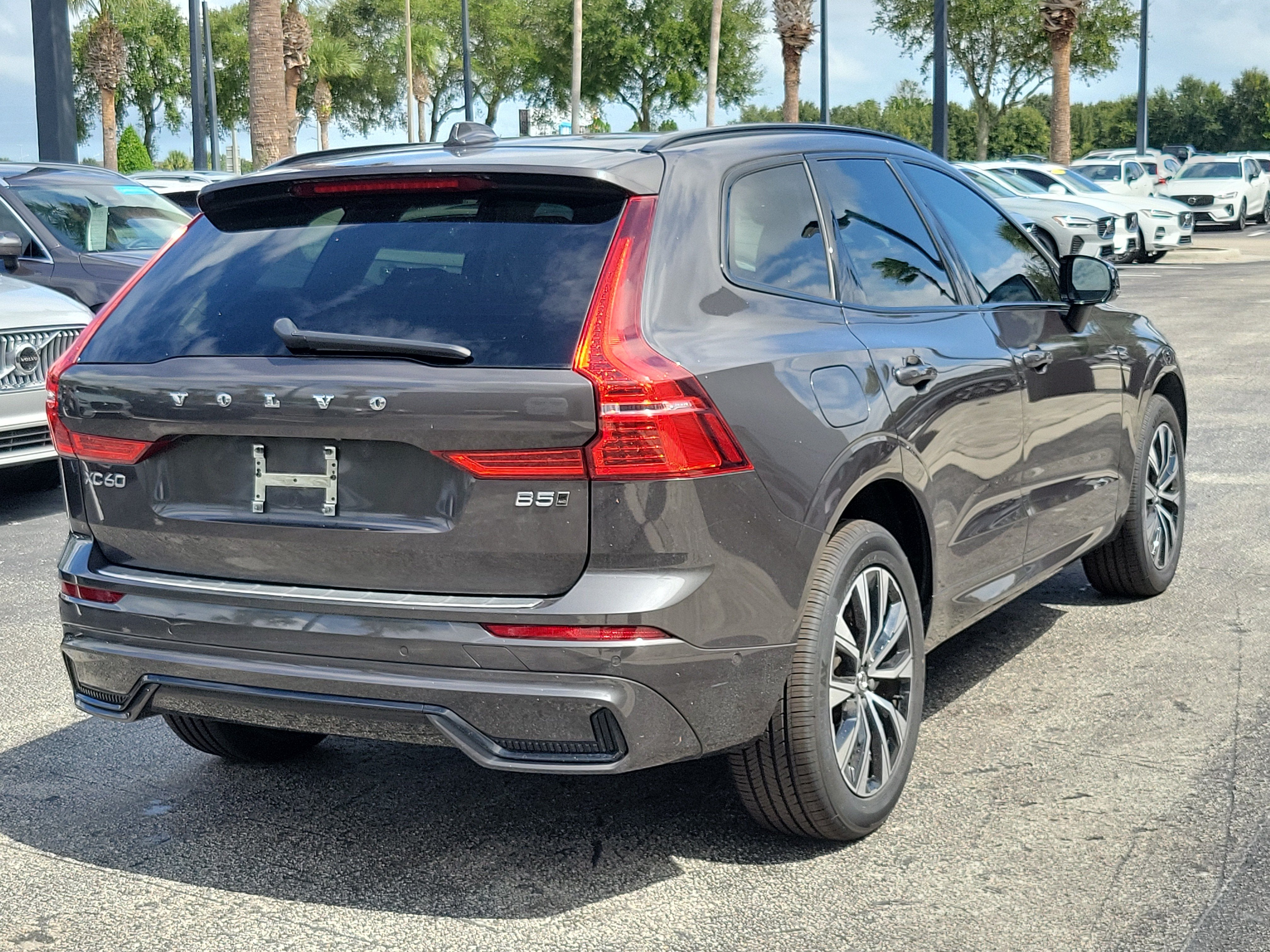 2024 Volvo XC60 Plus Dark Theme