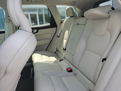 2024 Volvo XC60 Plus Dark Theme