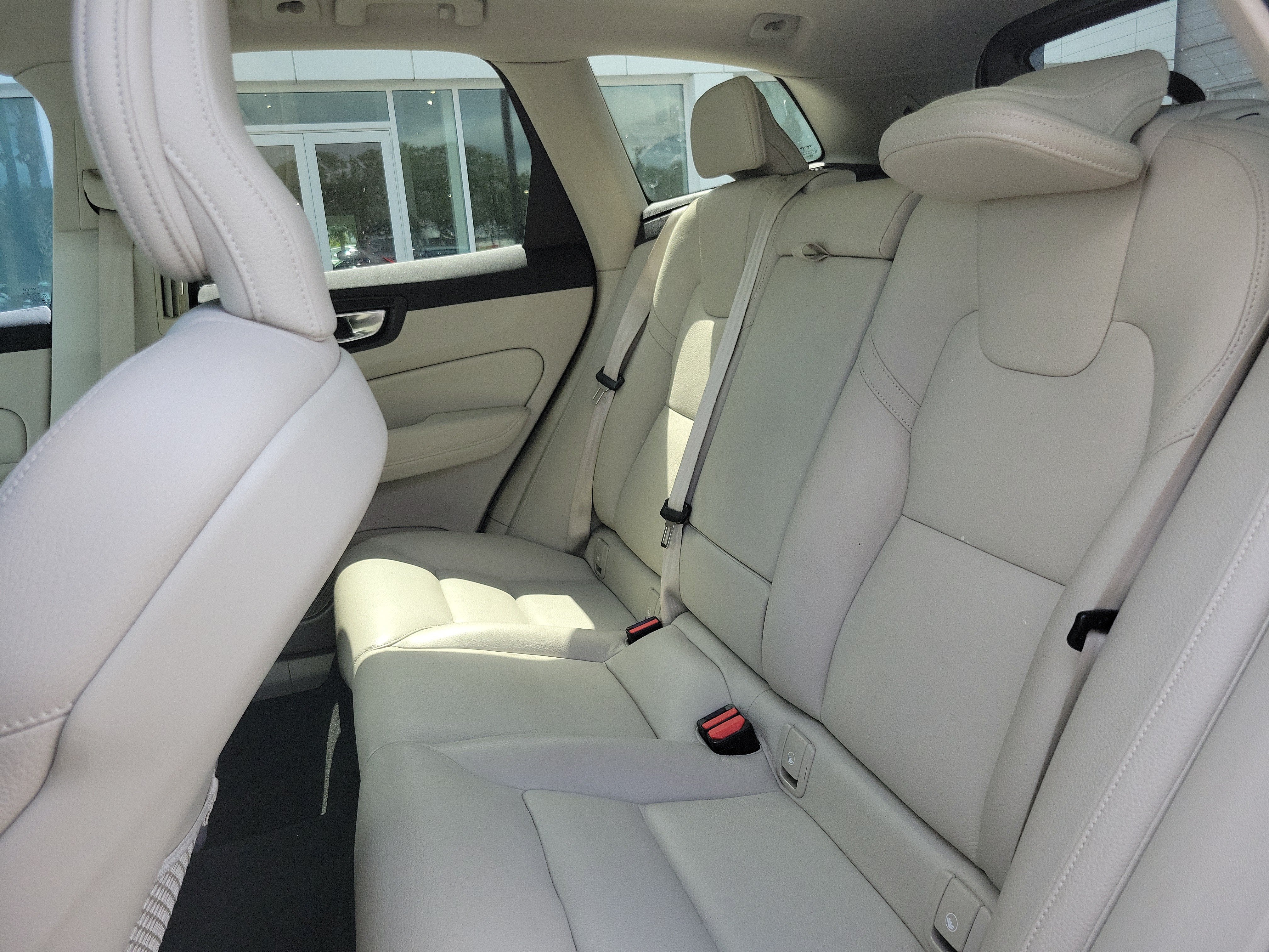 2024 Volvo XC60 Plus Dark Theme