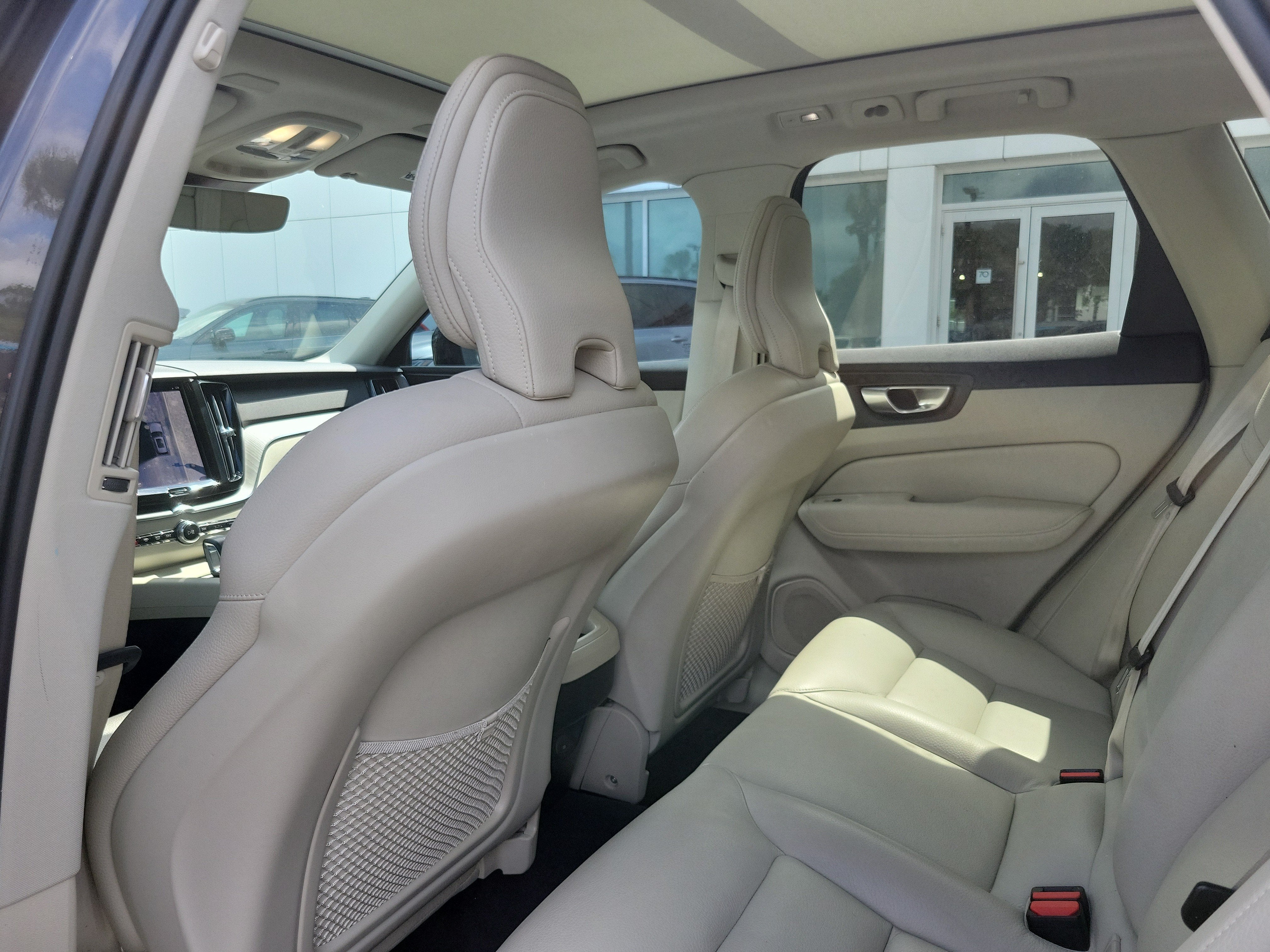 2024 Volvo XC60 Plus Dark Theme