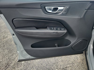 2024 Volvo XC60 Plus Dark Theme