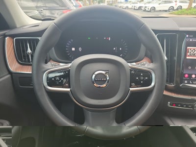 2024 Volvo XC60 Plus Dark Theme