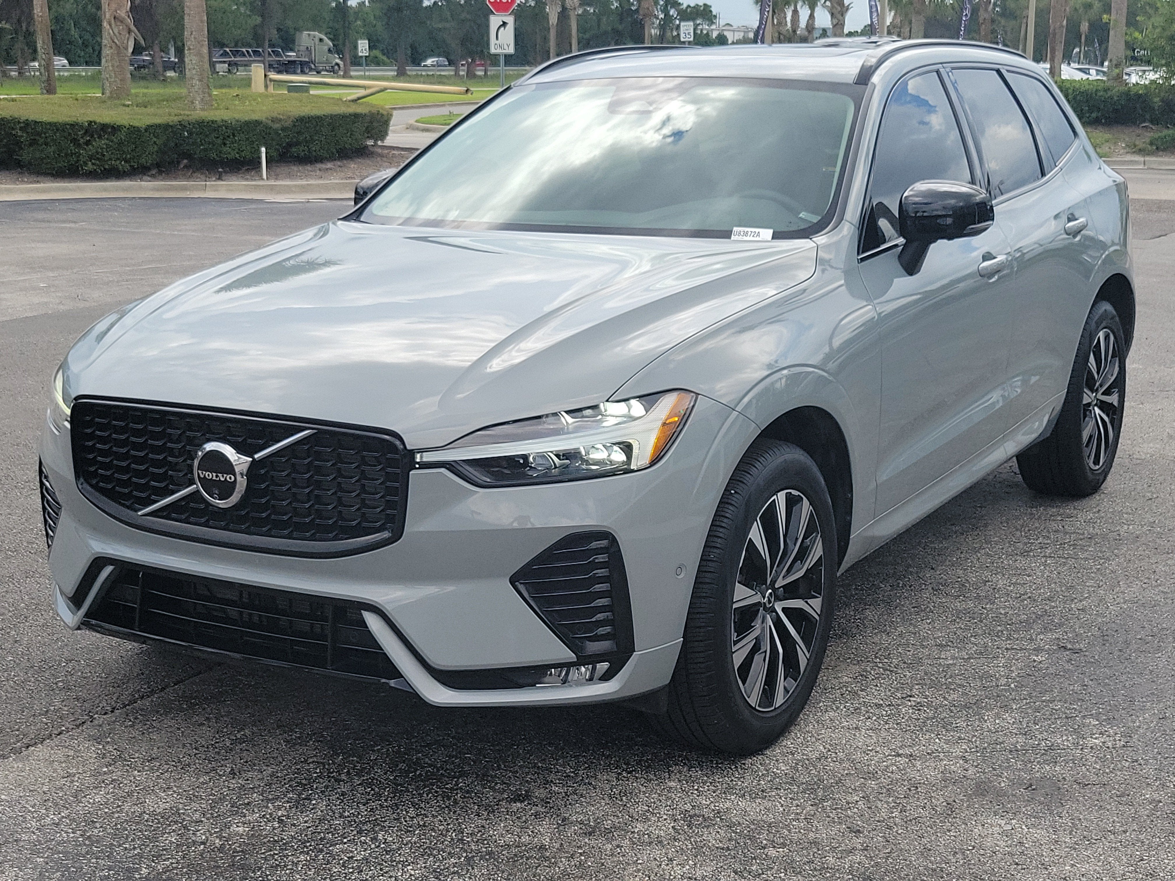2024 Volvo XC60 Plus Dark Theme
