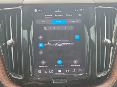 2024 Volvo XC60 Plus Dark Theme