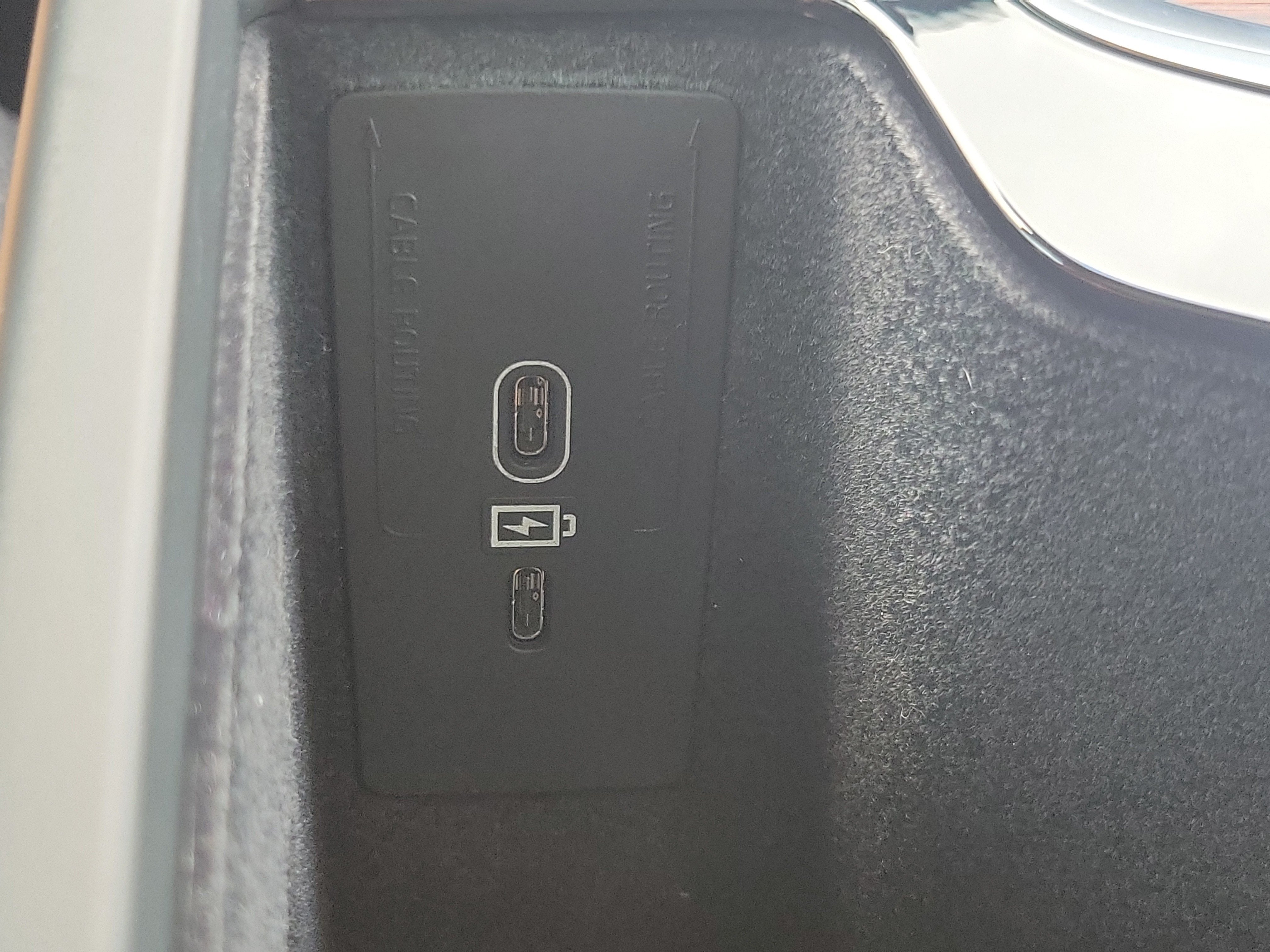2024 Volvo XC60 Plus Dark Theme