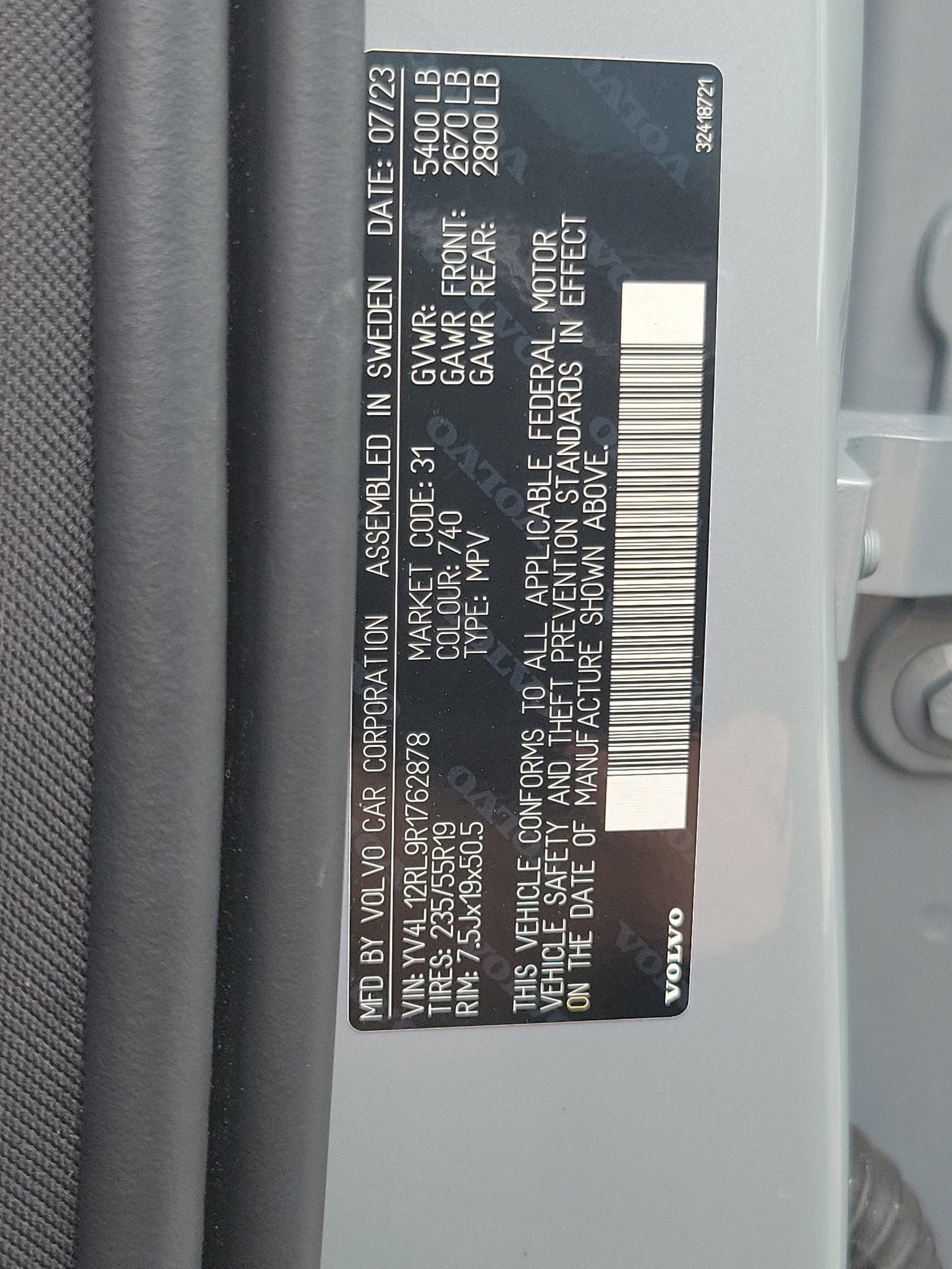 2024 Volvo XC60 Plus Dark Theme