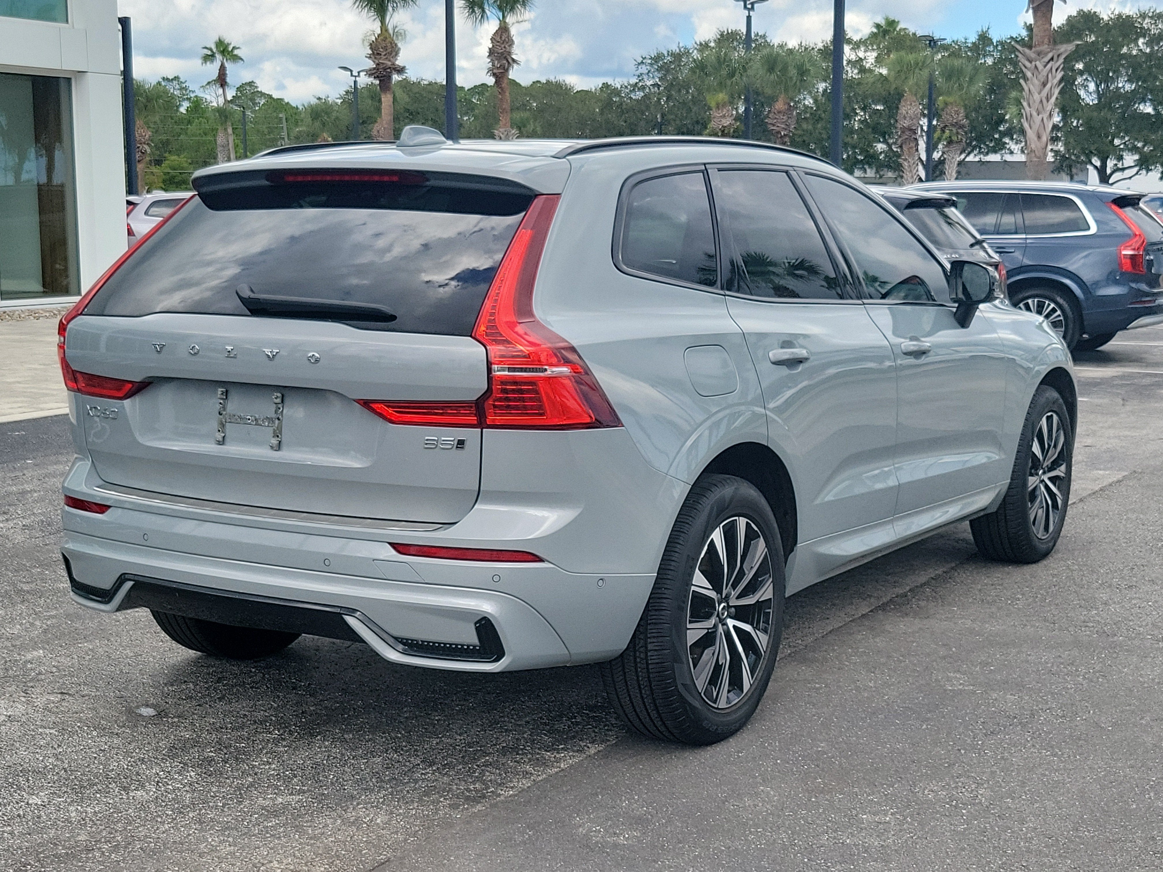 2024 Volvo XC60 Plus Dark Theme