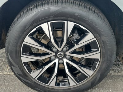2024 Volvo XC60 Plus Dark Theme