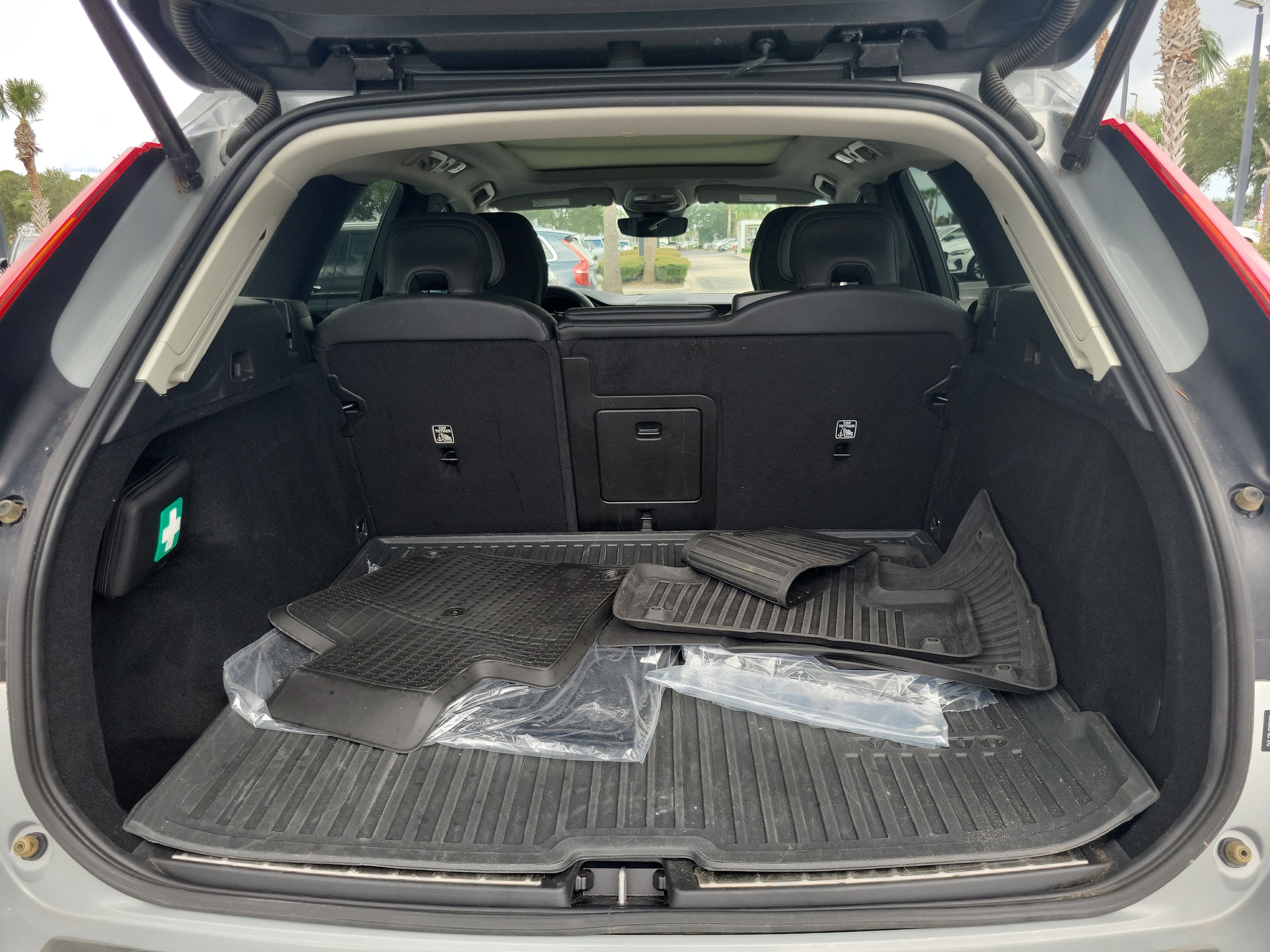 2024 Volvo XC60 Plus Dark Theme