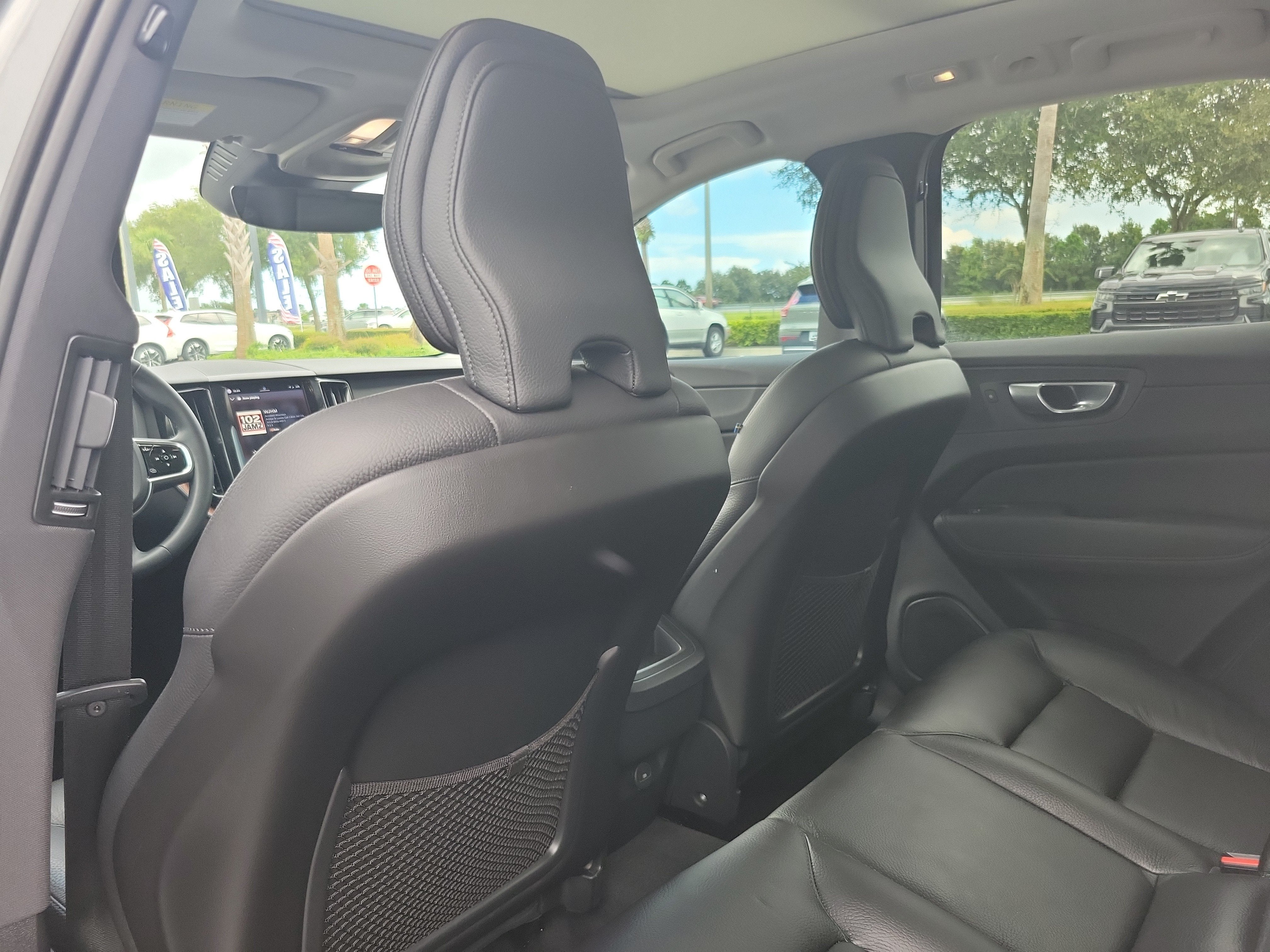 2024 Volvo XC60 Plus Dark Theme