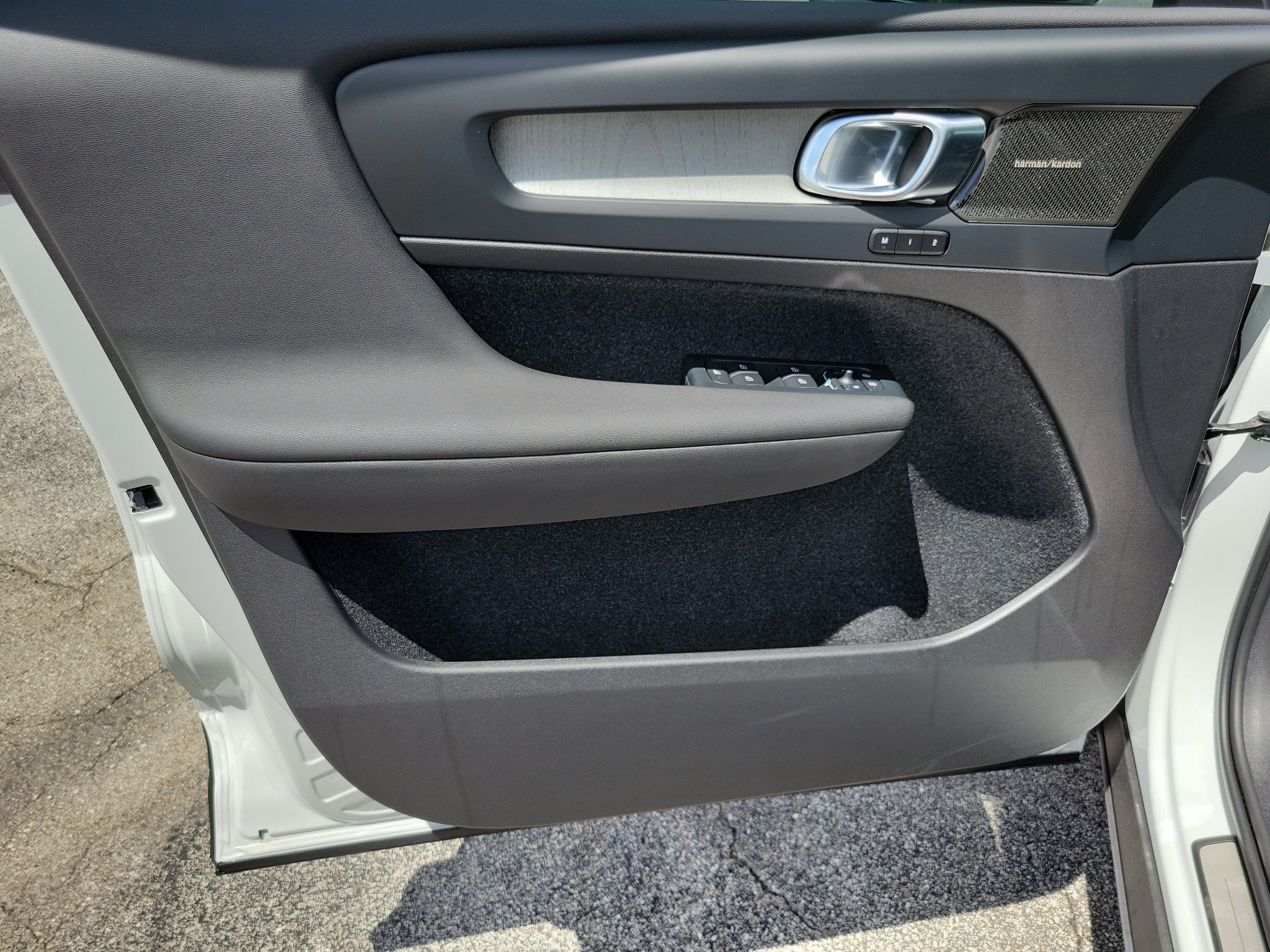 2026 Volvo XC40 Plus