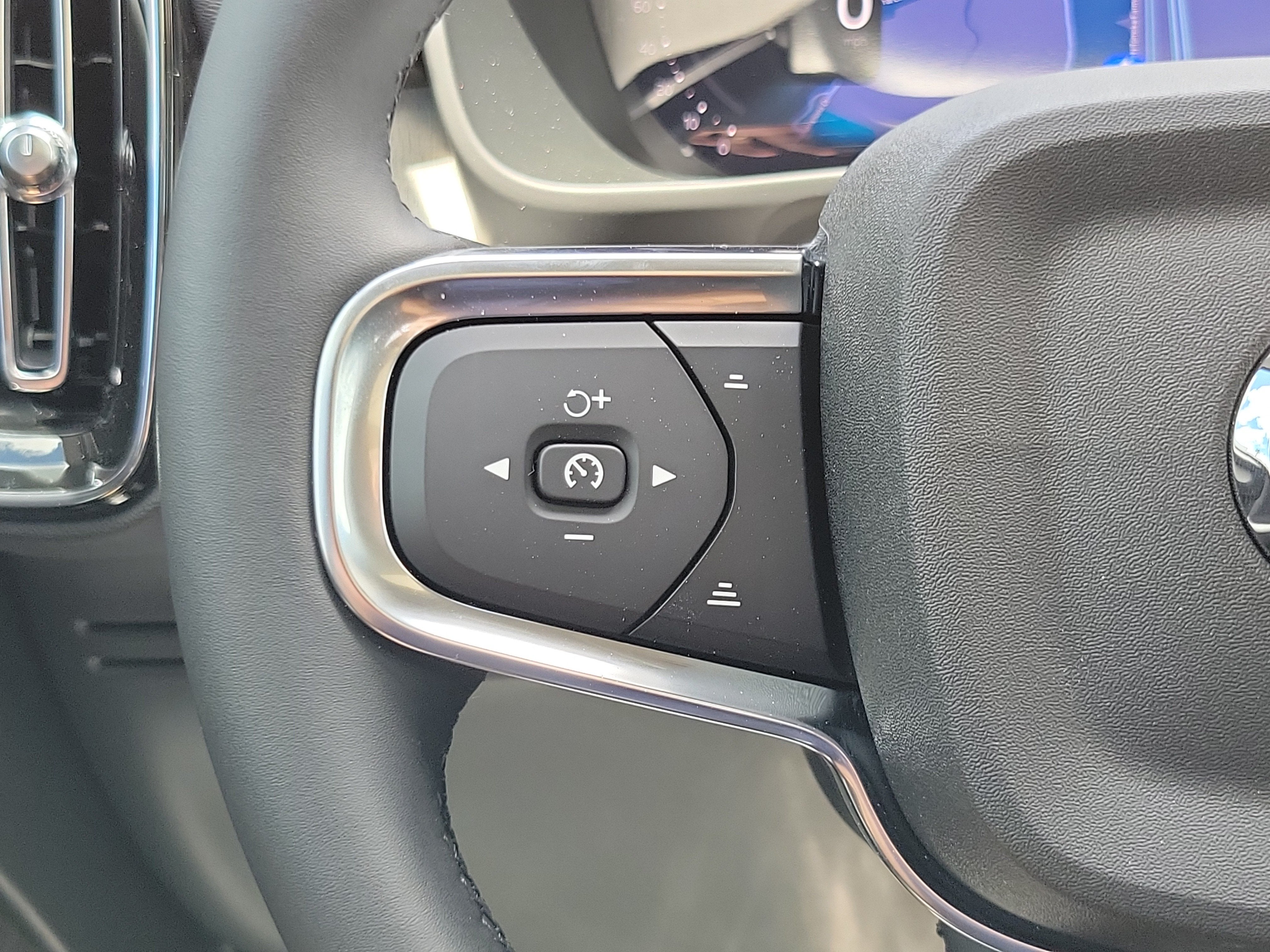 2026 Volvo XC40 Plus