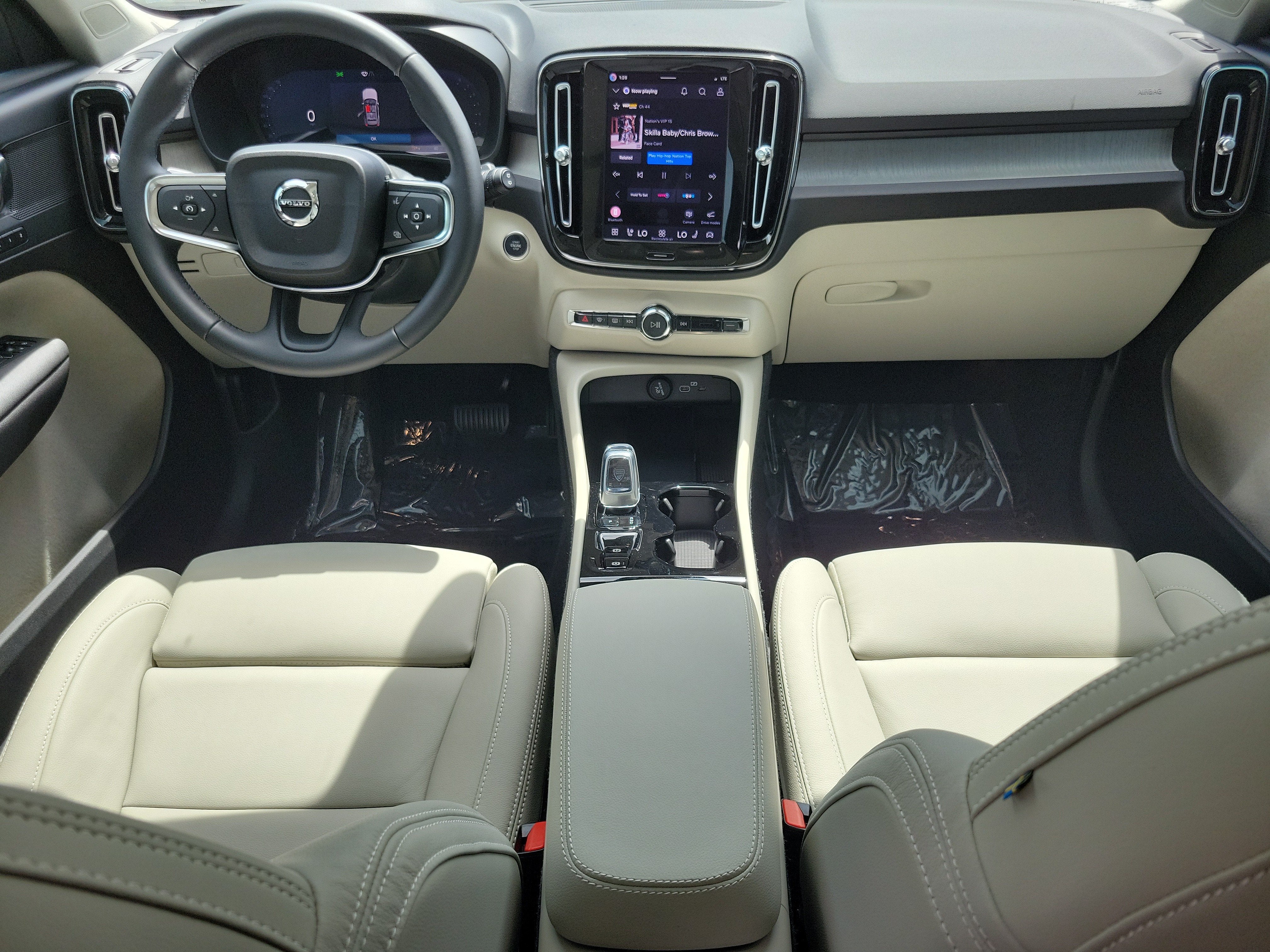 2026 Volvo XC40 Plus