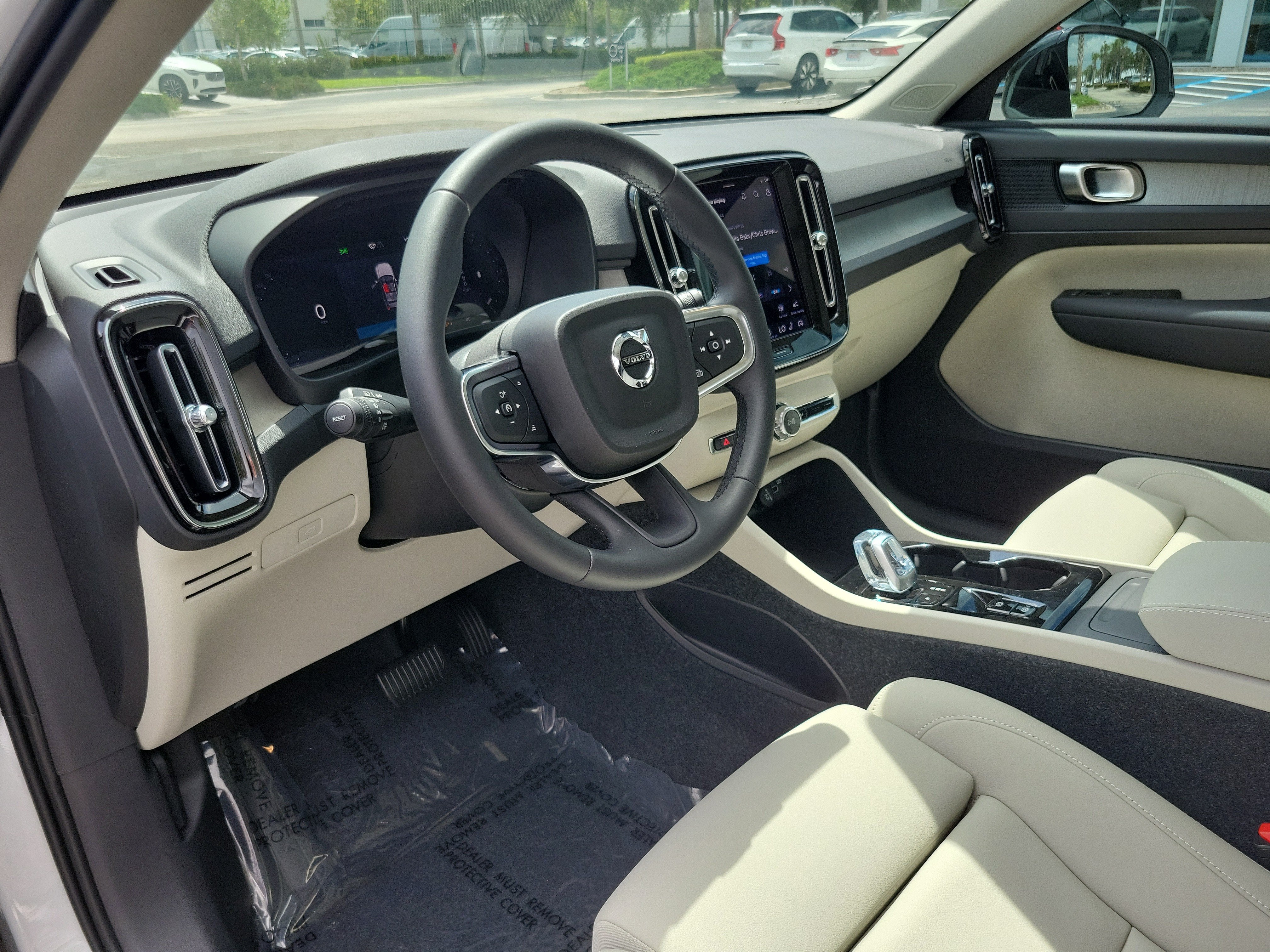 2026 Volvo XC40 Plus