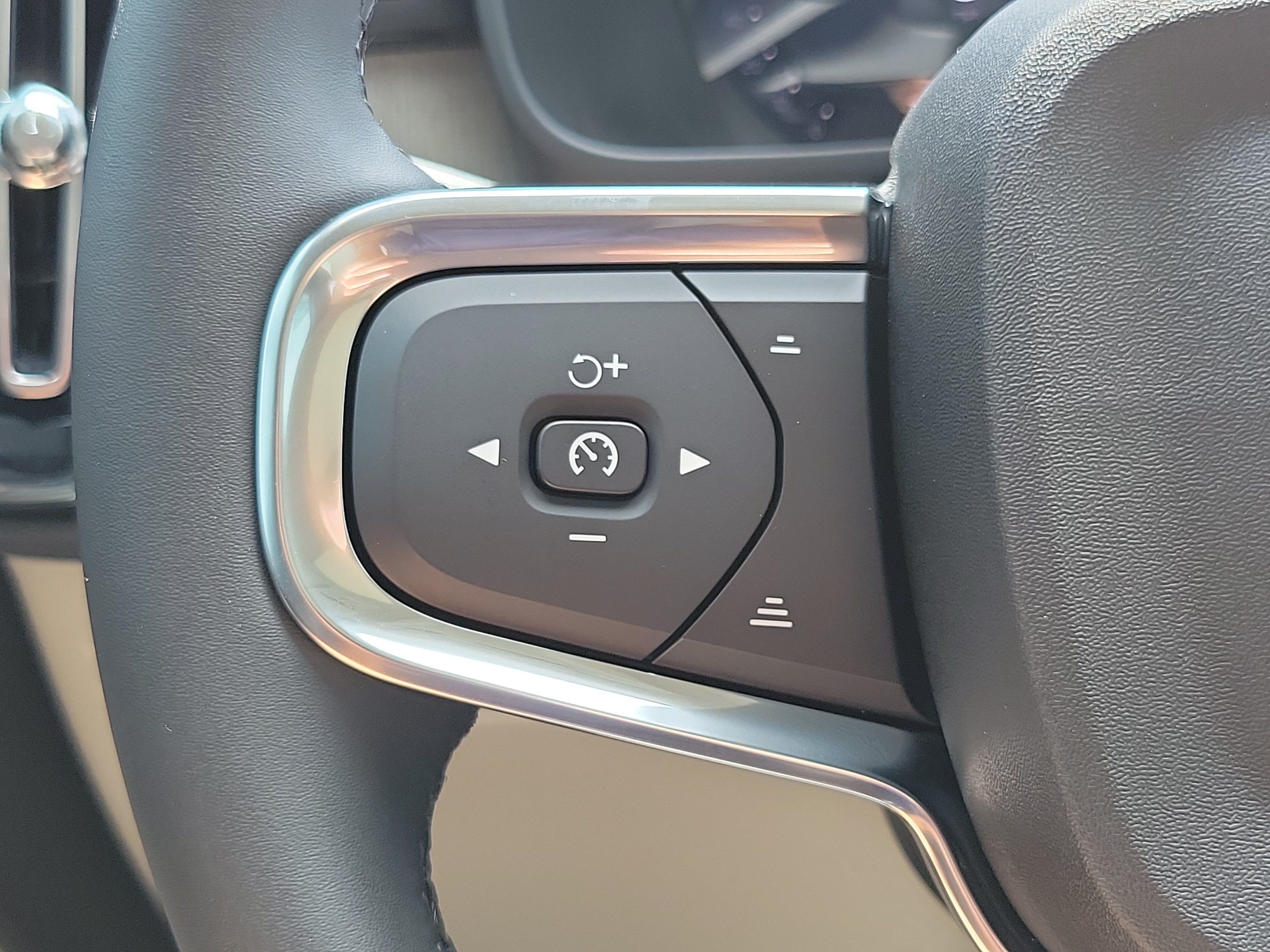 2026 Volvo XC40 Plus