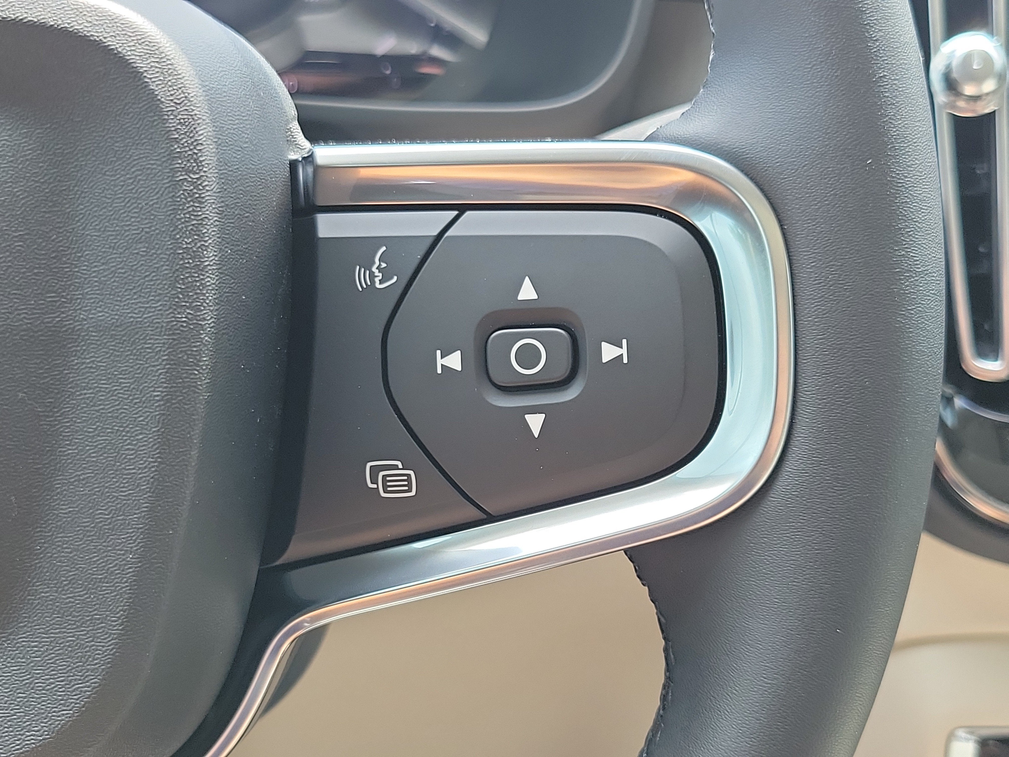 2026 Volvo XC40 Plus