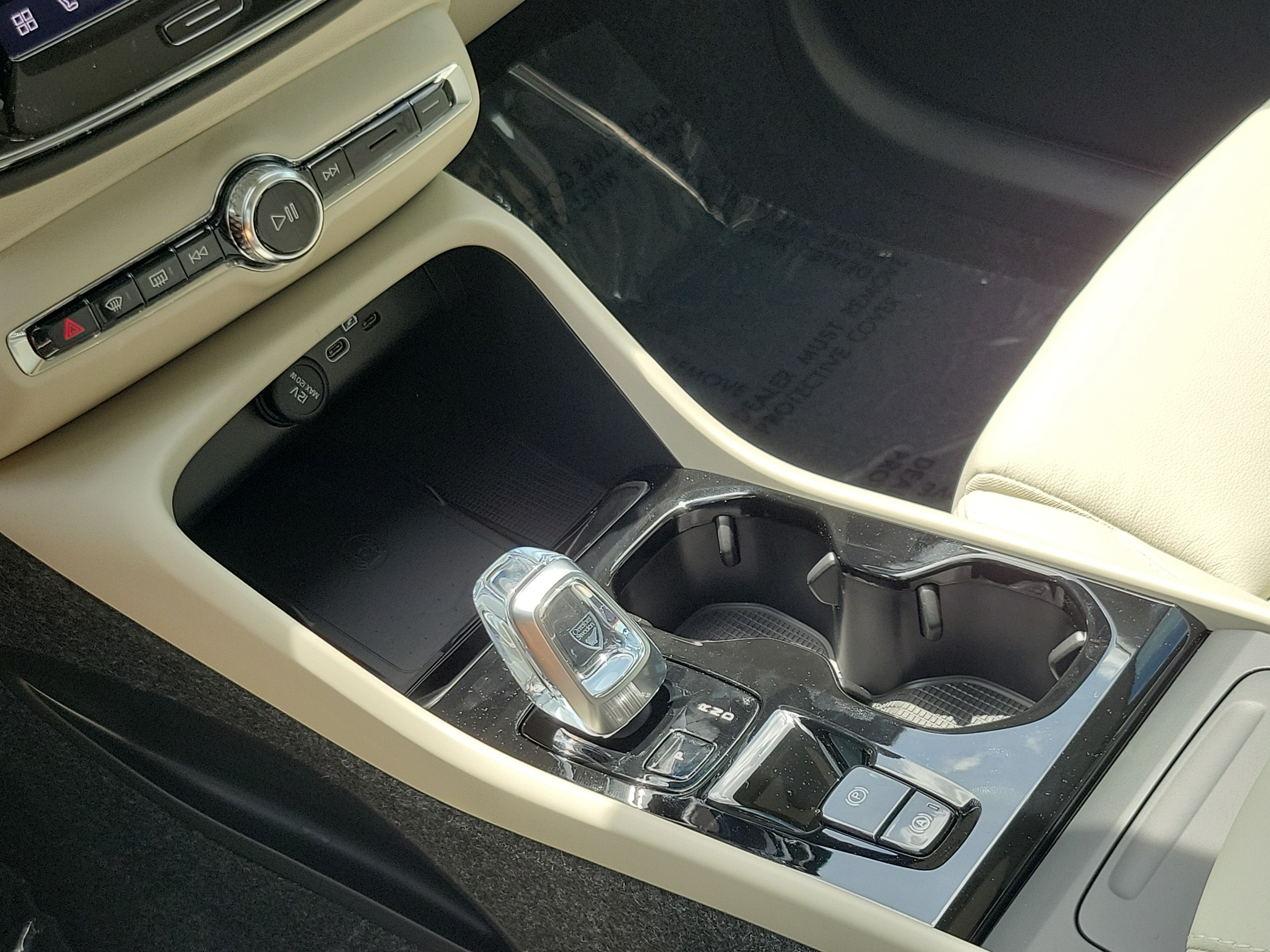 2026 Volvo XC40 Plus