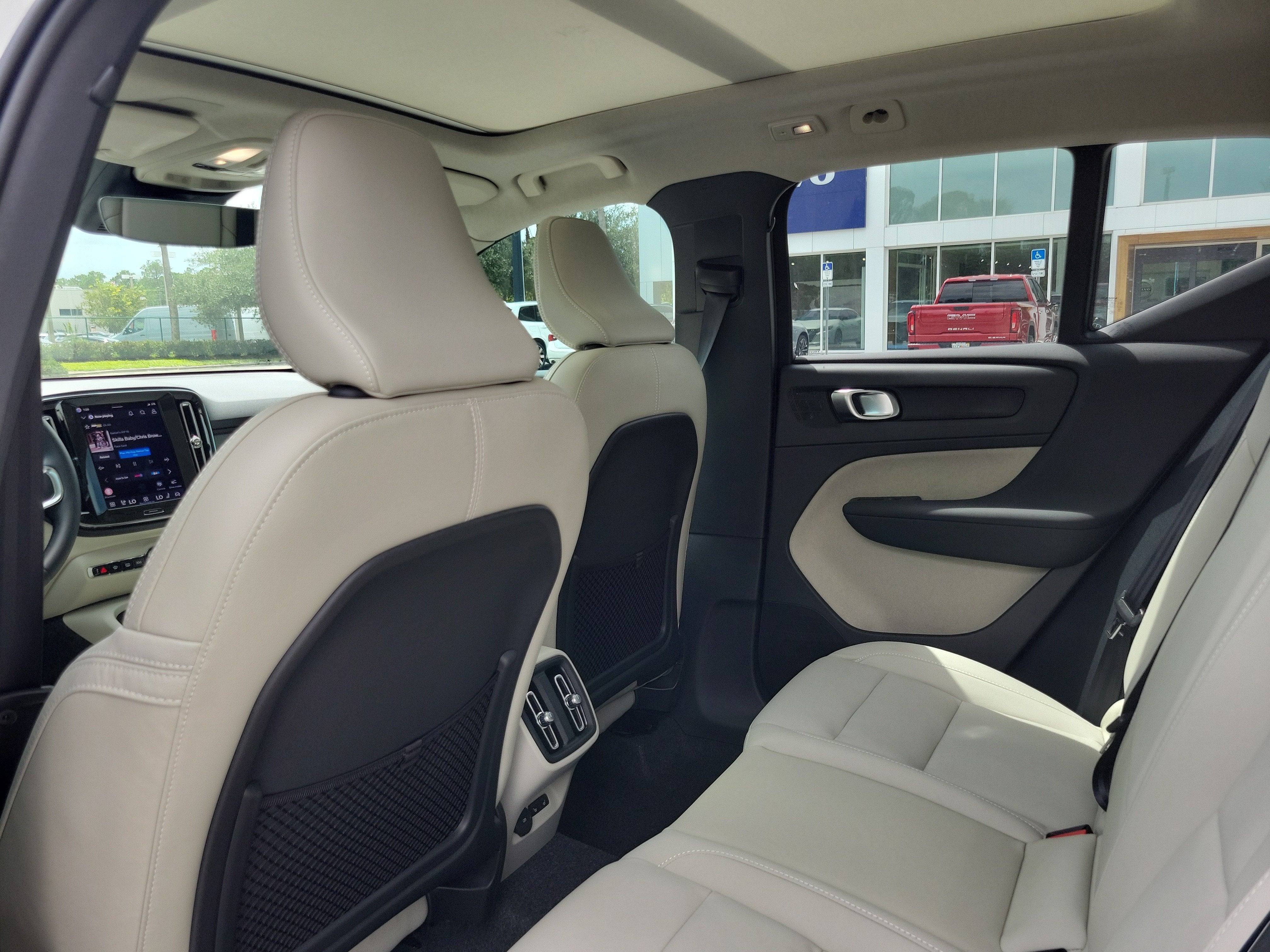 2026 Volvo XC40 Plus