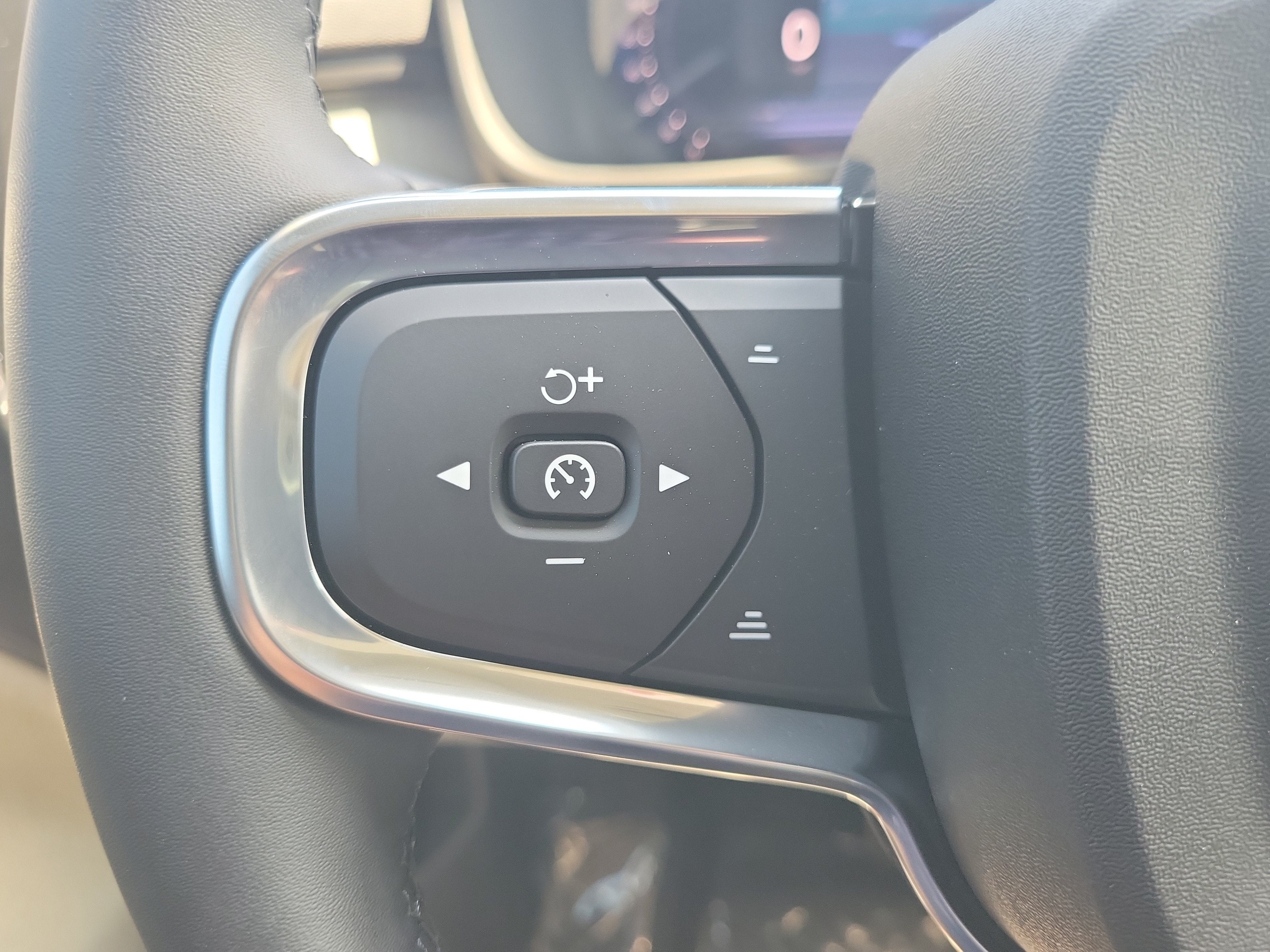 2026 Volvo XC40 Plus