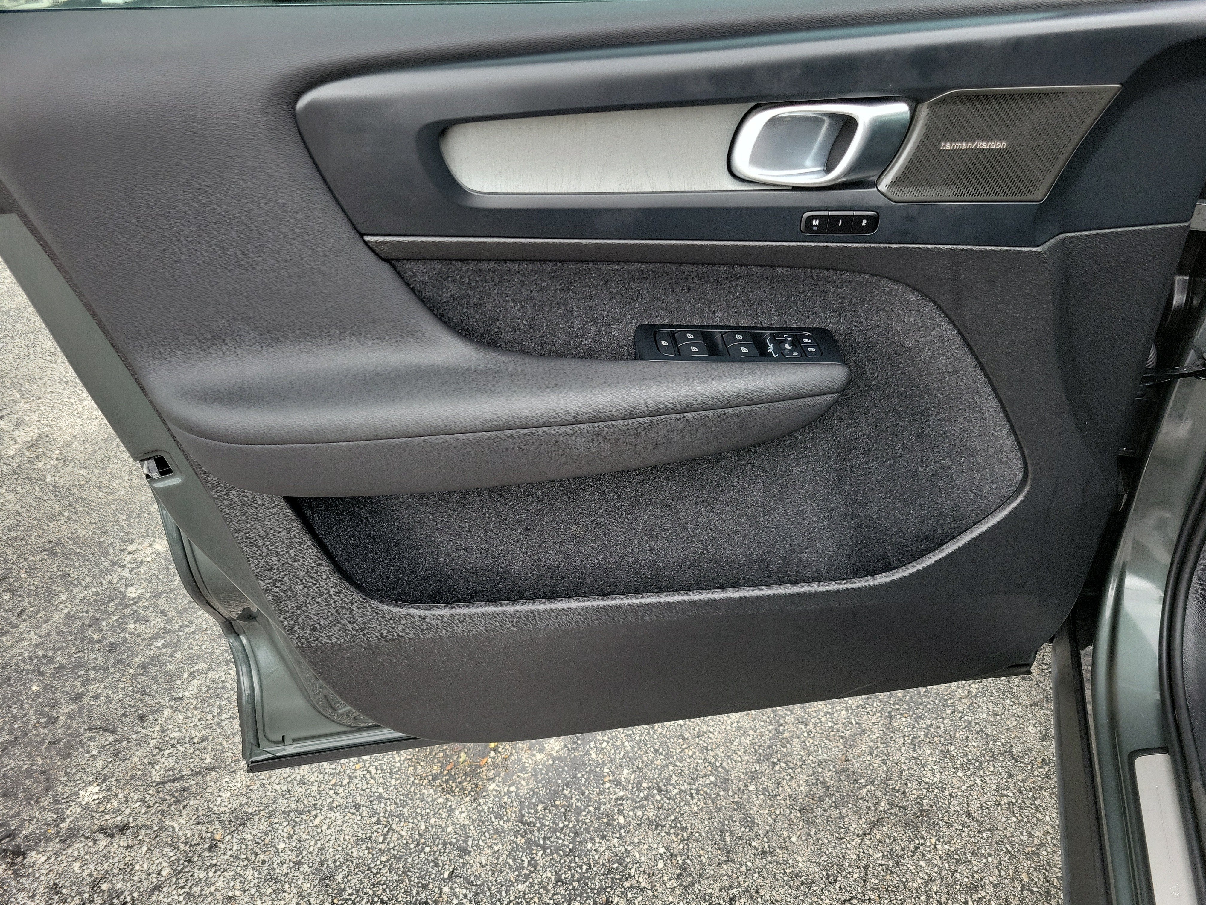 2026 Volvo XC40 Plus