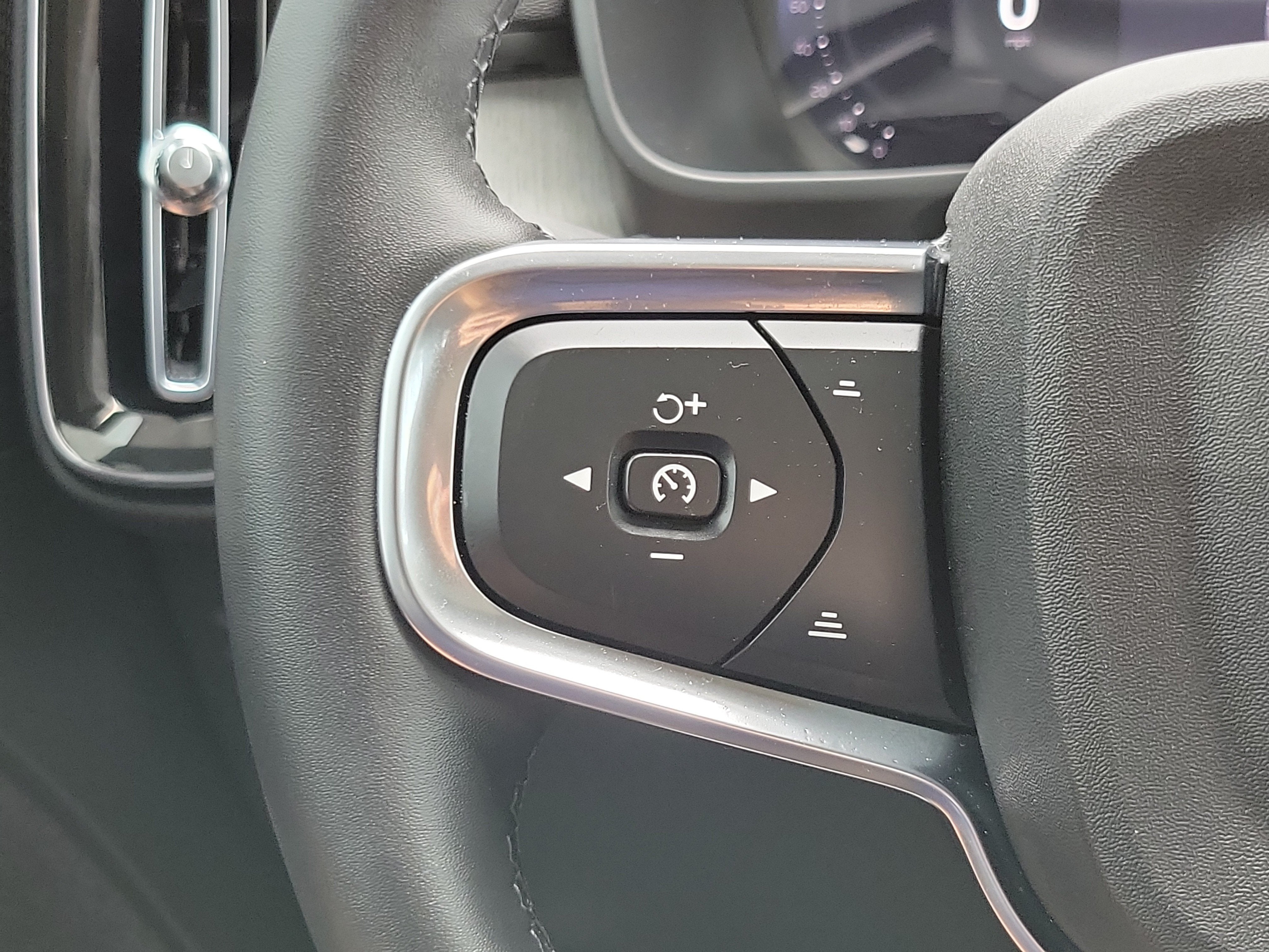 2026 Volvo XC40 Plus