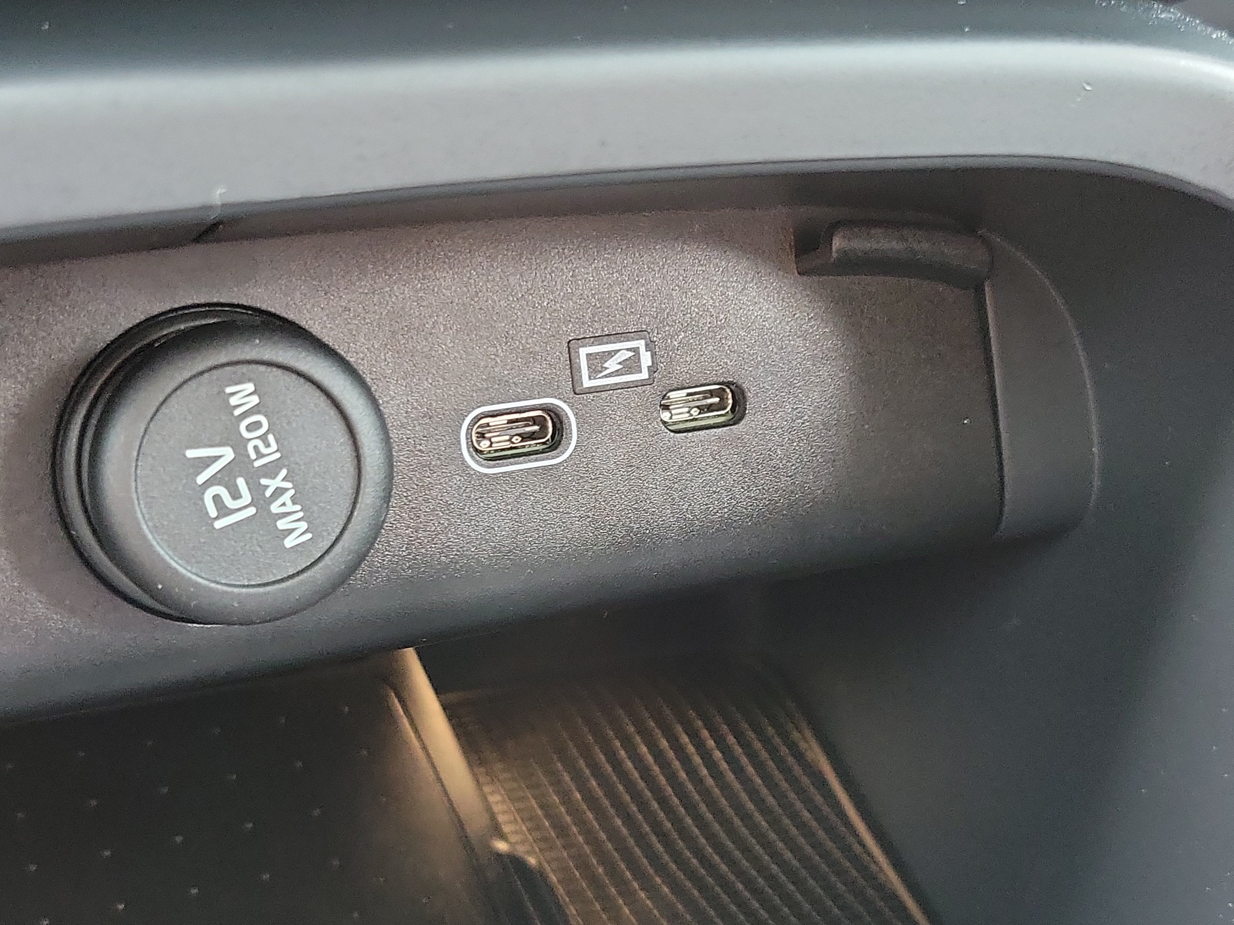 2026 Volvo XC40 Plus