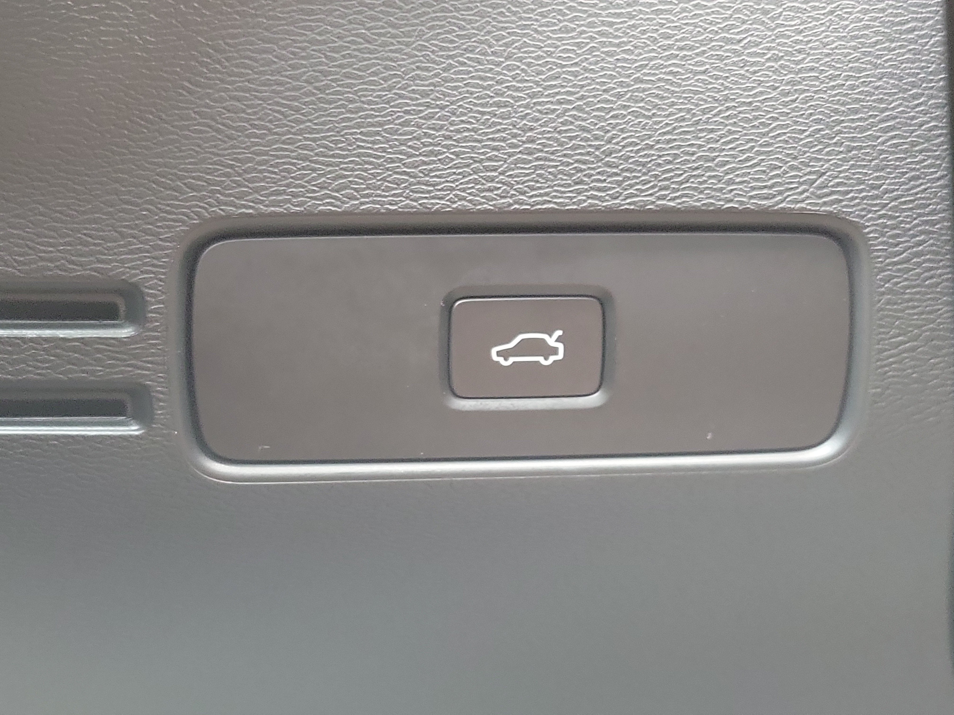 2026 Volvo XC40 Plus