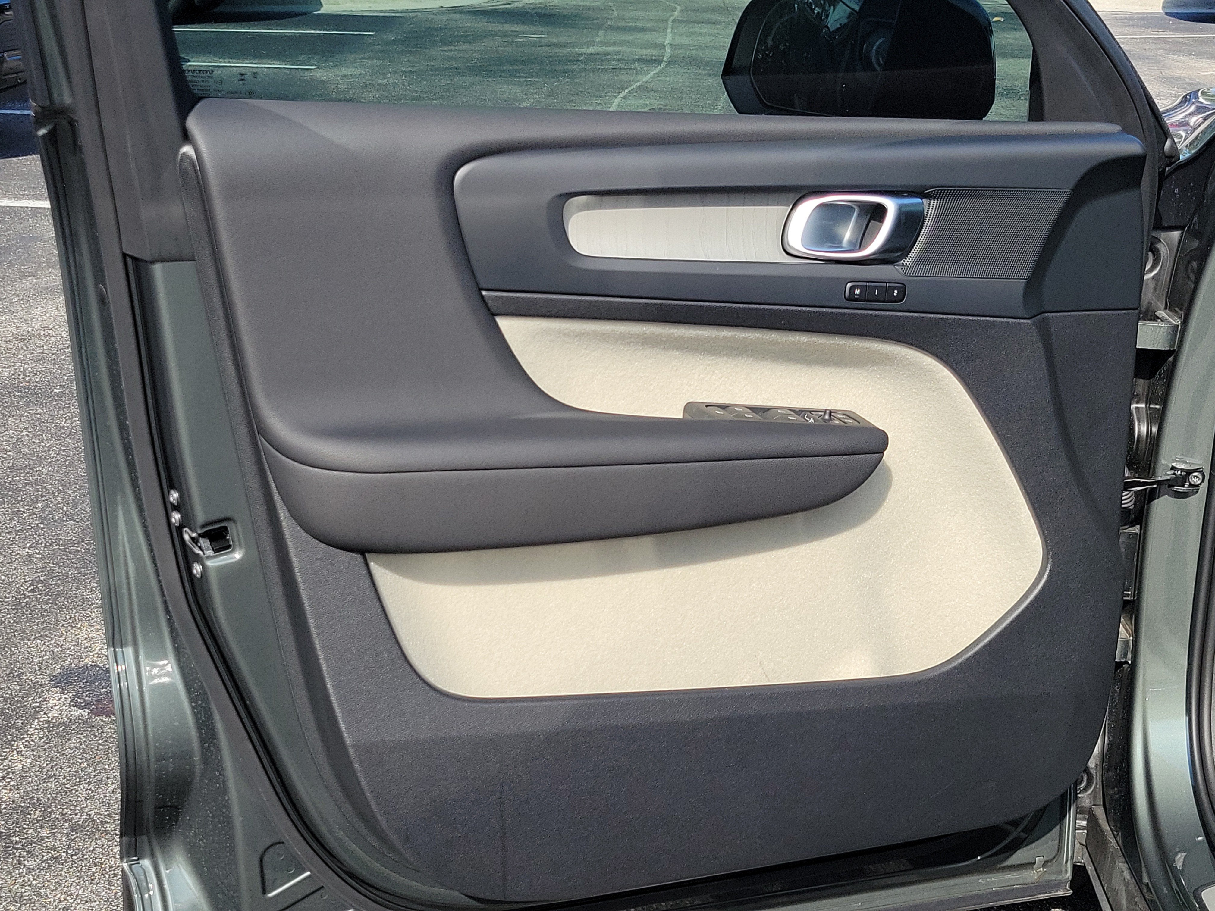 2026 Volvo XC40 Plus