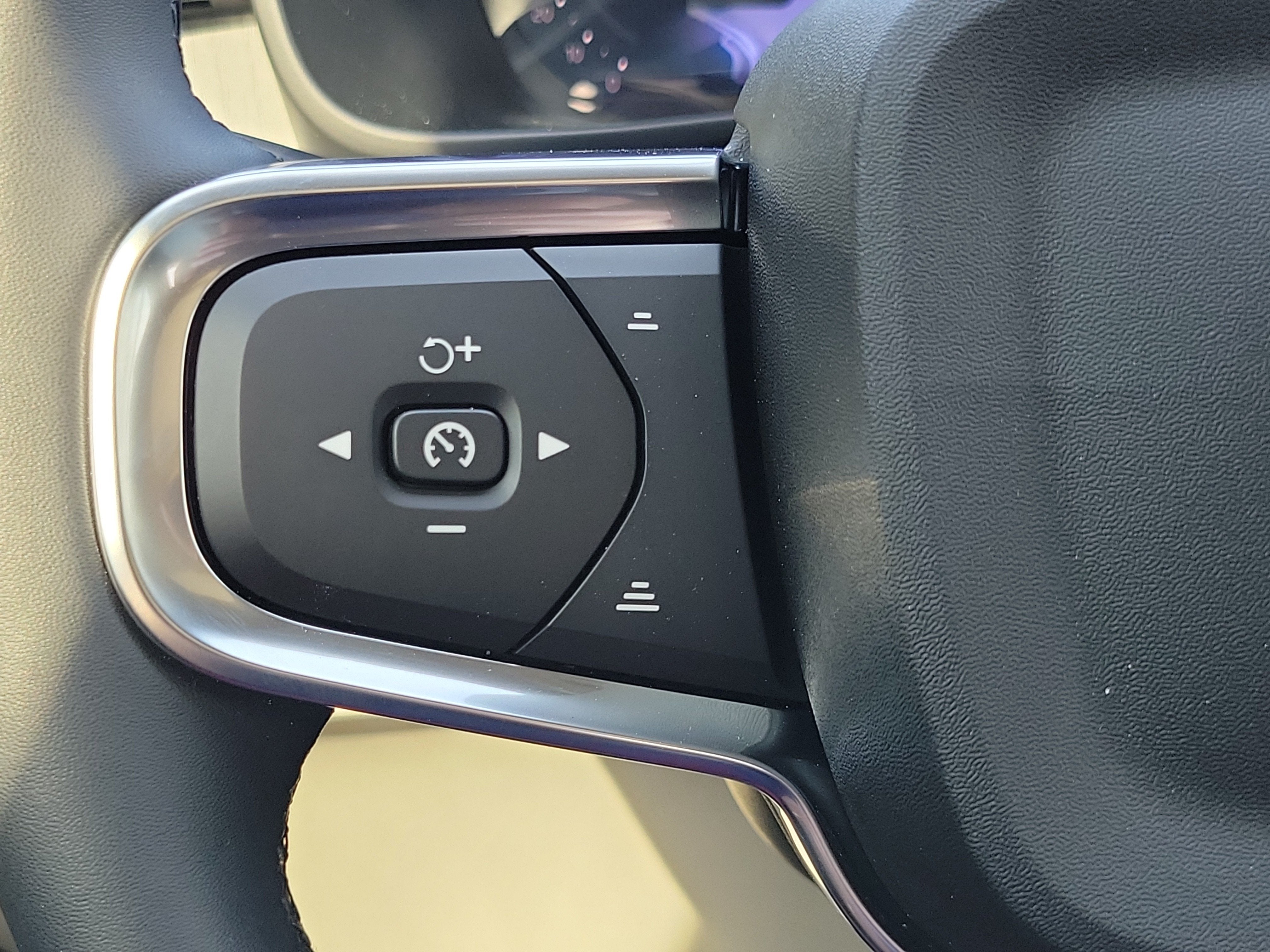 2026 Volvo XC40 Plus