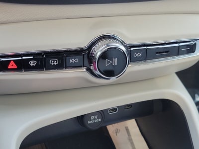 2026 Volvo XC40 Plus